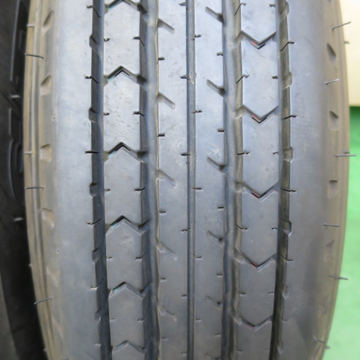 バリ溝!23年!8.5分★トラック タイヤ 225/80R17.5 123/122L ダンロップ SP110 タイヤ 17.5インチ★5071403イノタ