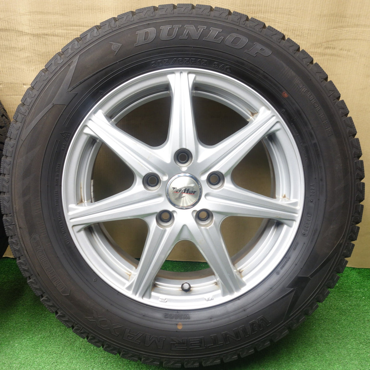 バリ溝!ほぼ10分★スタッドレス 205/65R15 ダンロップ ウインターマックス WM02 Treffer トレファー 15インチ PCD114.3/5H★6021302KTス