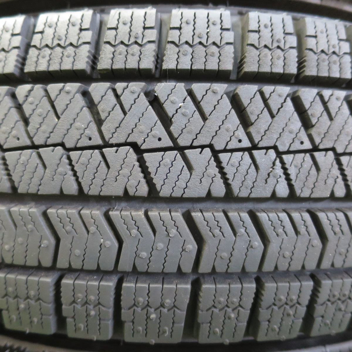 バリ溝!24年!キレイ!ほぼ10分★スタッドレス 165/65R14 ブリヂストン ブリザック VRX2 VEMOTION Vエモーション 14インチ ハスラー ソリオ 等 PCD100/4H★5052704イス