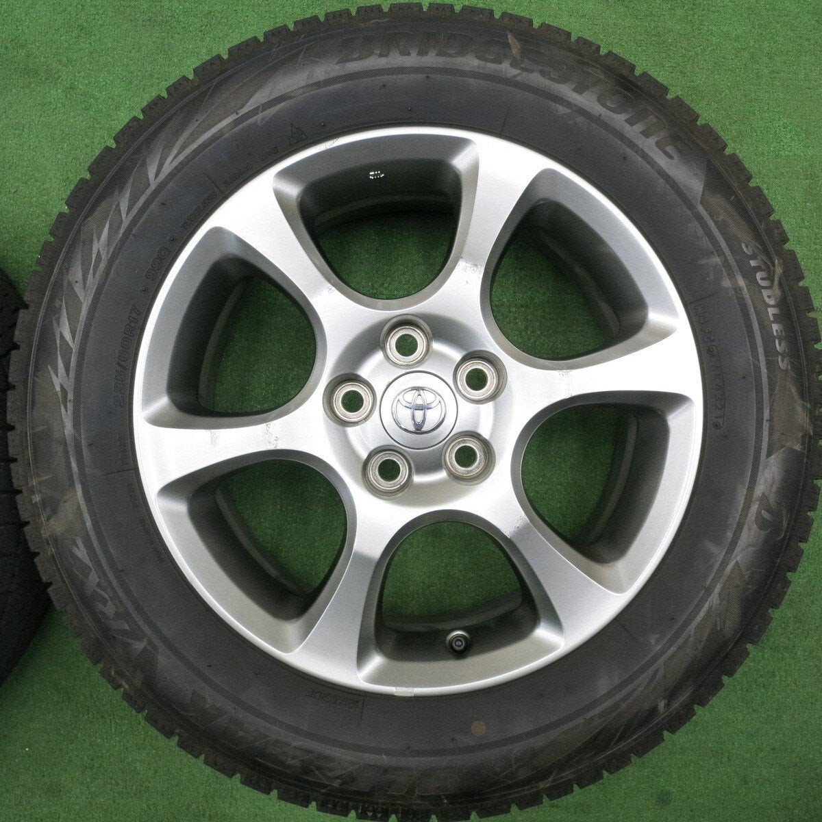 バリ溝!21年!8.5分★トヨタ エスティマ 純正 225/60R17 スタッドレス ブリヂストン ブリザック VRX2 17インチ PCD114.3/5H★5010704NJス
