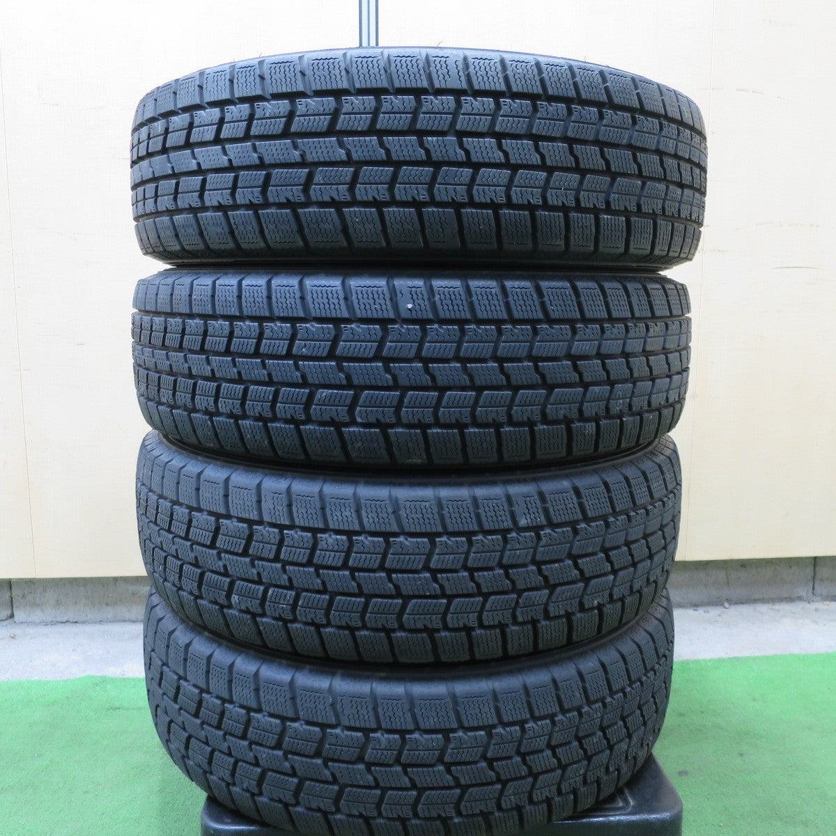 バリ溝!キレイ!8.5分★スタッドレス 165/65R15 グッドイヤー アイスナビ7 D.O.S. DOS 15インチ ソリオ ハスラー タフト 等 PCD100/4H★6021802ナス