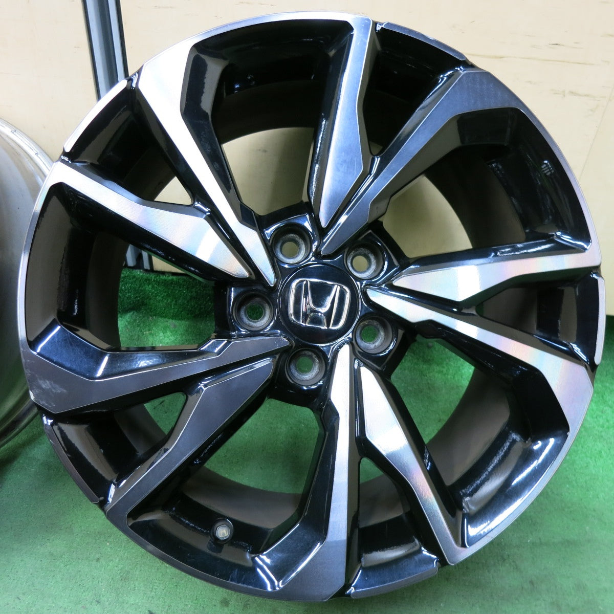 キレイ★ホンダ FK7 シビック 純正 ホイール 18インチ 18×8J PCD114.3/5H★5041811SYホ
