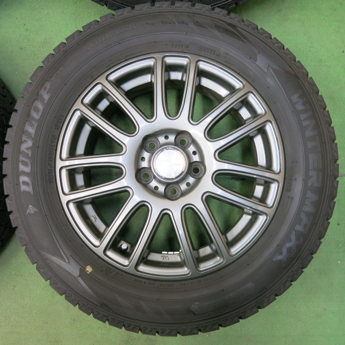 バリ溝!キレイ!ほぼ10分★プリウス 等 195/65R15 スタッドレス ダンロップ ウインターマックス WM02 E spider 15インチ PCD100/5H★5050201SYス
