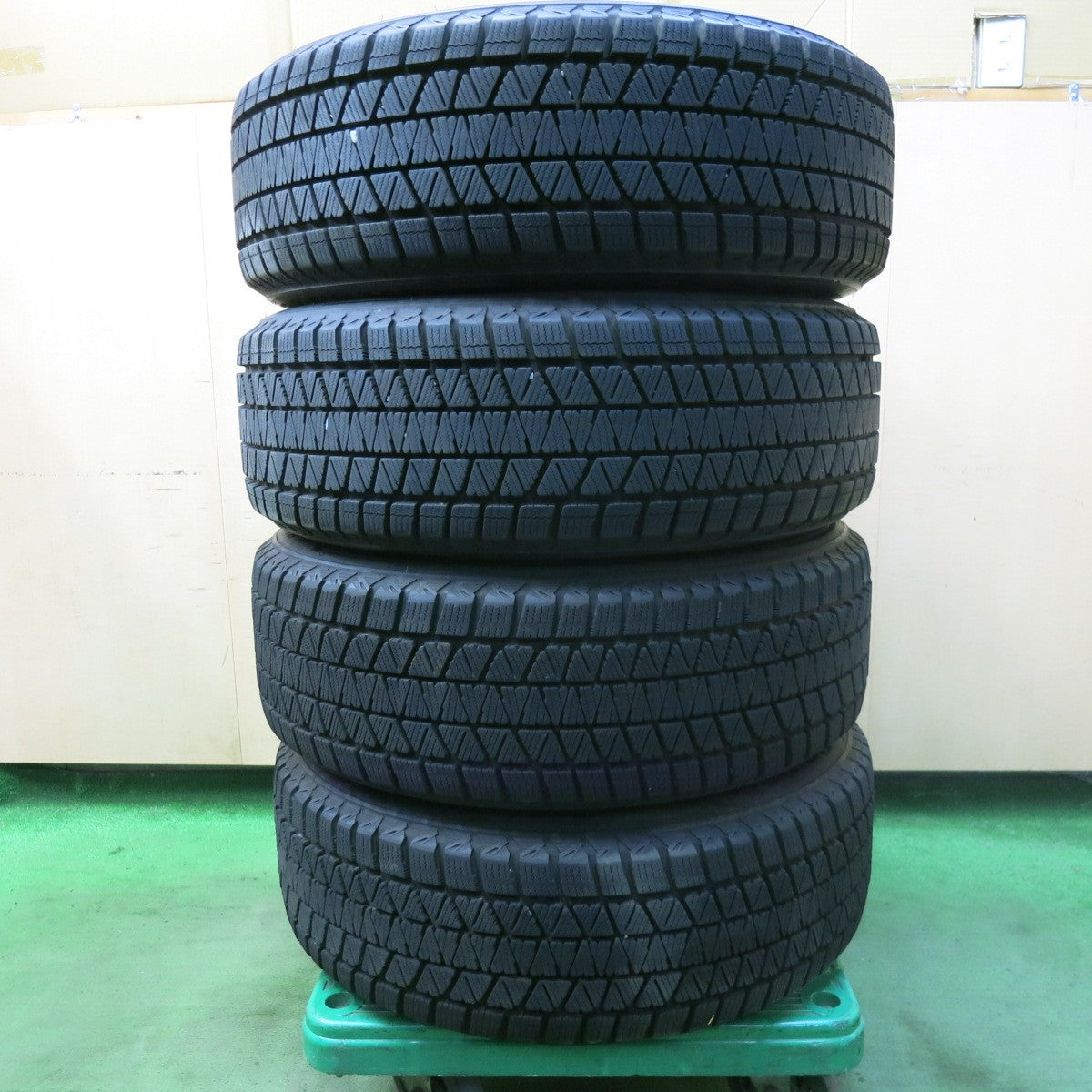 バリ溝!24年!キレイ!9.5分以上★トヨタ bZ4X 純正 235/60R18 スタッドレス ブリヂストン ブリザック DM-V3 18インチ PCD114.3/5H★5091801SKス