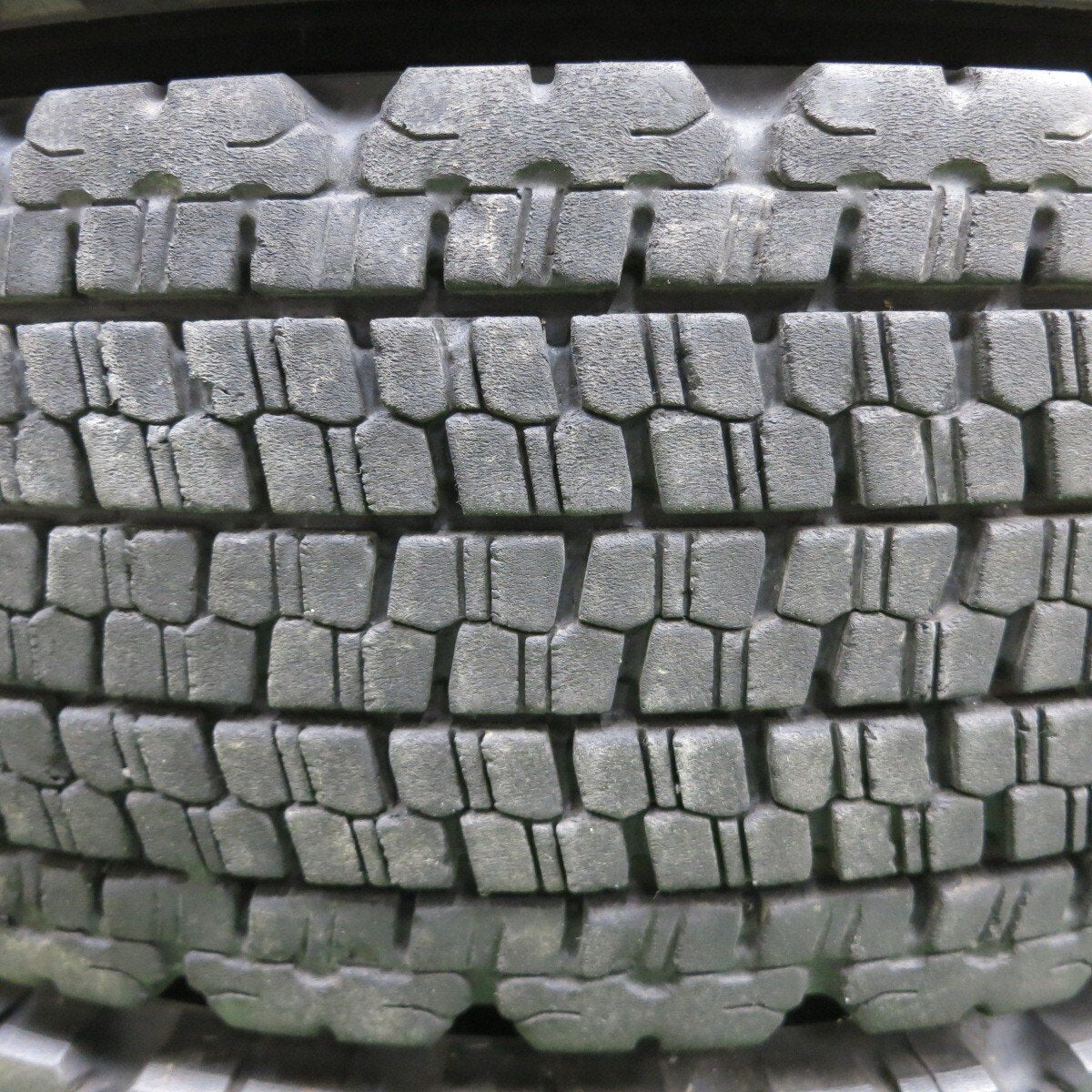 4本価格★トラック タイヤ 225/80R17.5 123/122L スタッドレス ブリヂストン W900 17.5インチ★5031203ナスタ