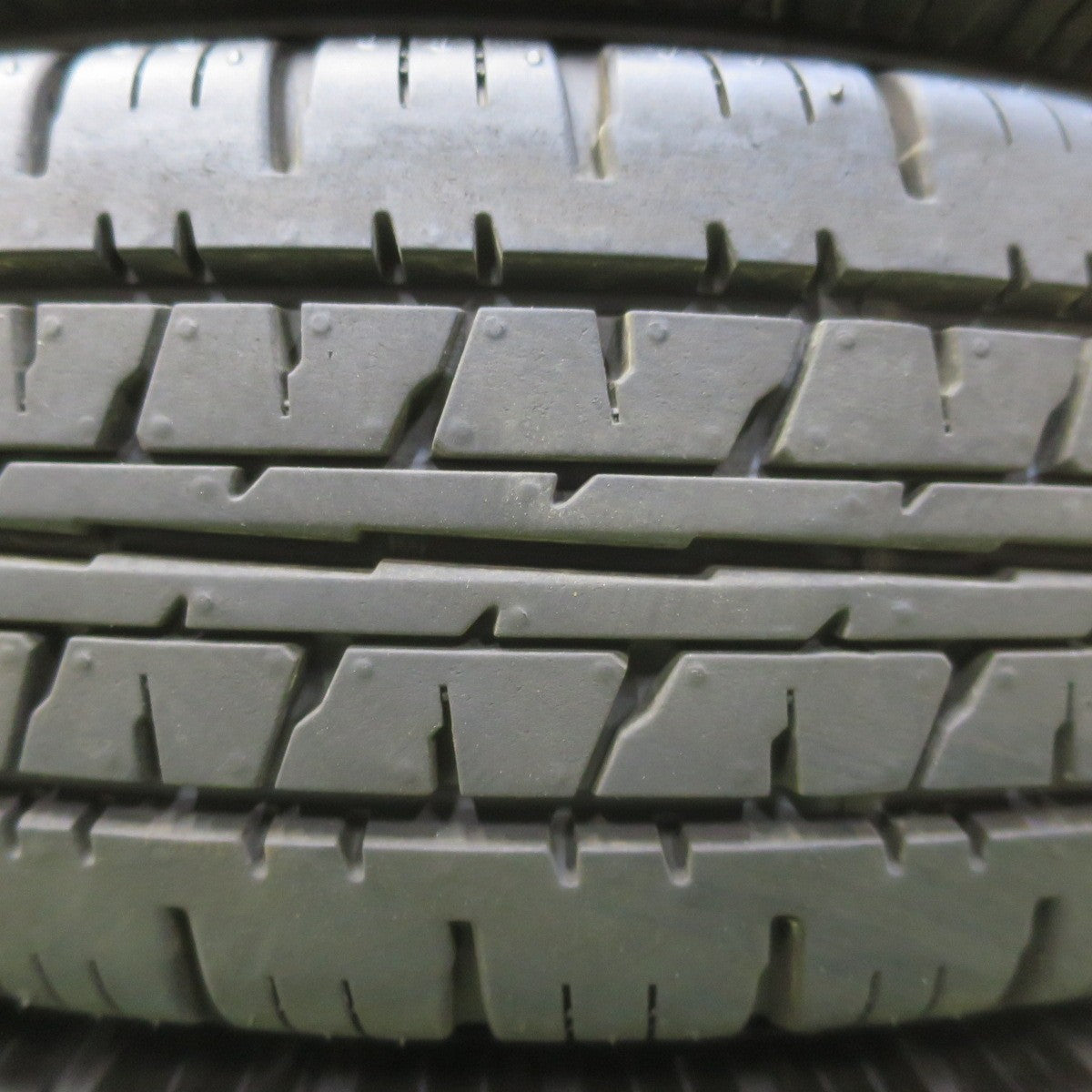 超バリ溝!25年!9.5分以上★145/80R12 80/78N ダンロップ エナセーブ VAN01 タイヤ 12インチ 軽 トラック 軽 バン ハイゼット エブリィ 等★6060403イノタ