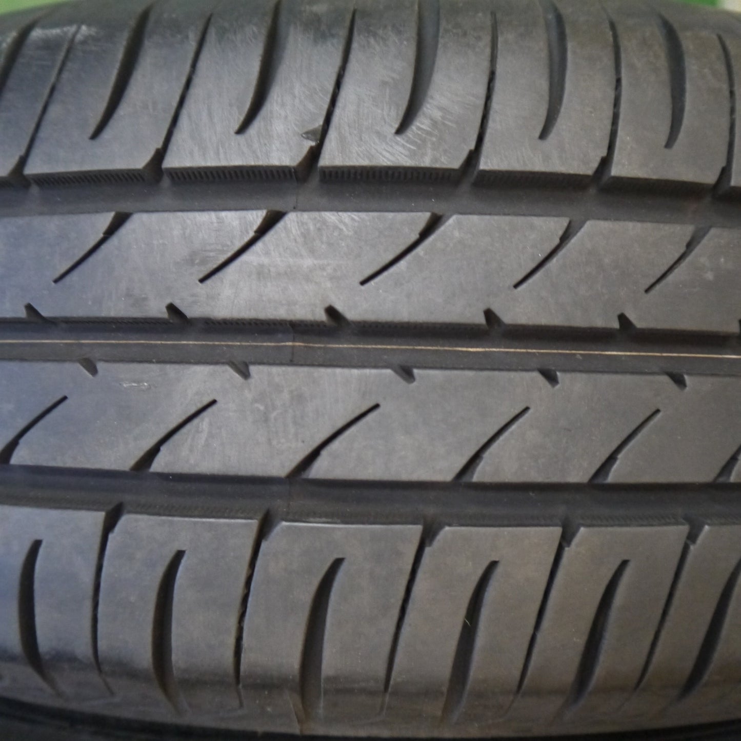 バリ溝!22年!9.5分★175/65R14 トーヨー ナノエナジー3 プラス タイヤ 14インチ ヴィッツ フィット キューブ デミオ 等★6061512Hノタ