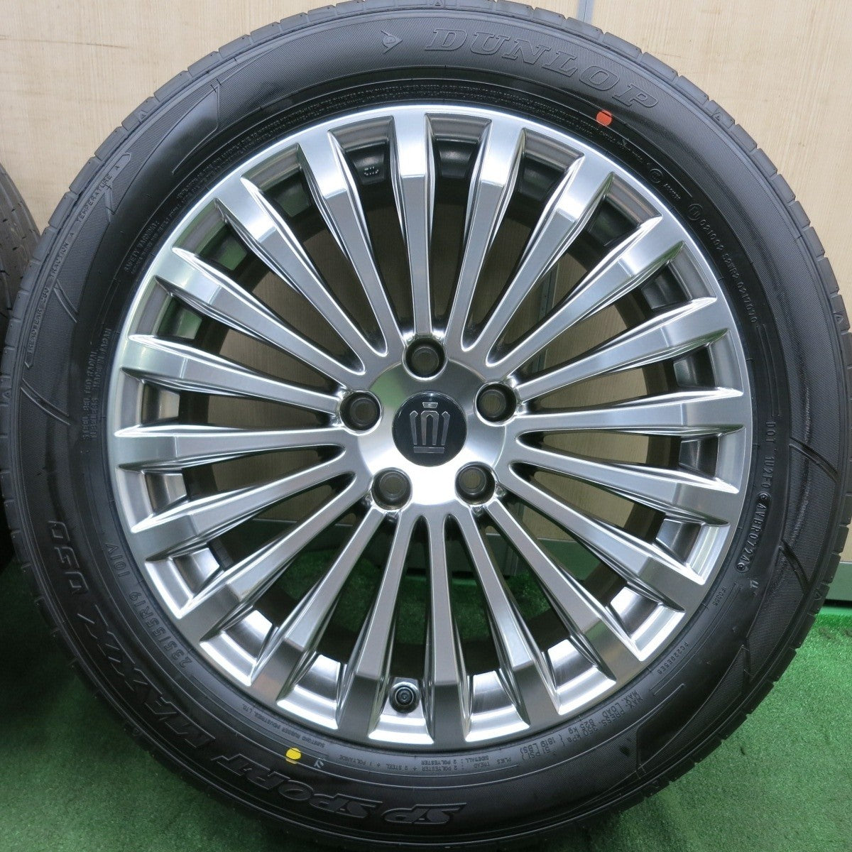 新車外し!24年★トヨタ 30系 クラウン セダン 純正 235/55R19 ダンロップ SPスポーツマックス 050 PCD120/5H★4061603HAノ