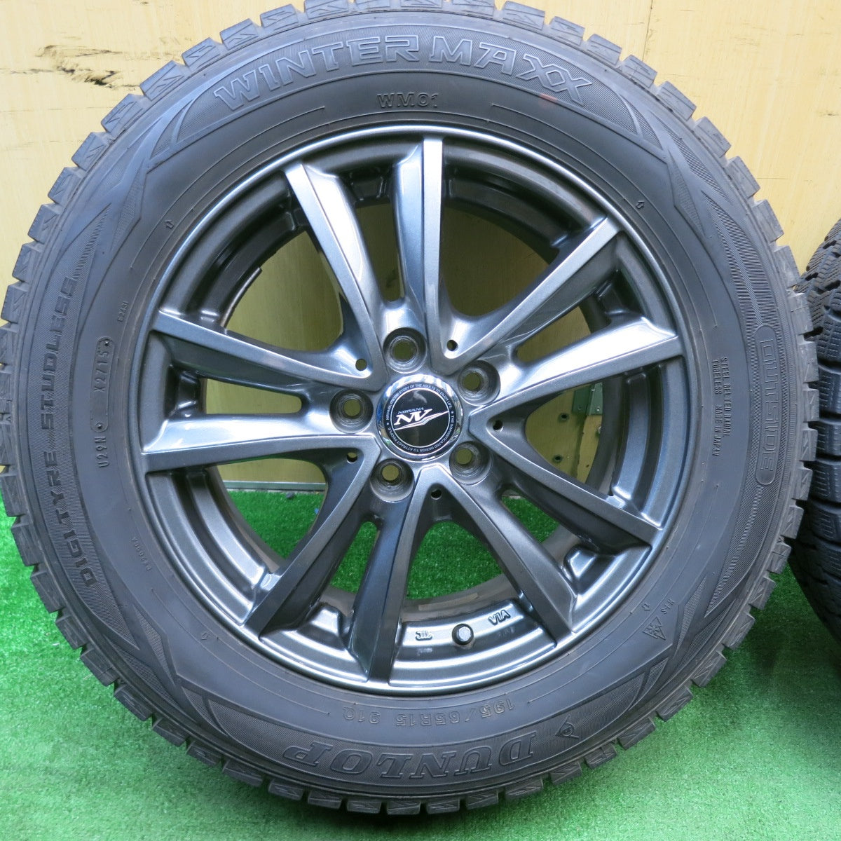 キレイ★プリウス 等 195/65R15 スタッドレス ダンロップ ウインターマックス WM01 NIRVANA NV ニルヴァーナ ニルバーナ 15インチ PCD100/5H★5041804TNス