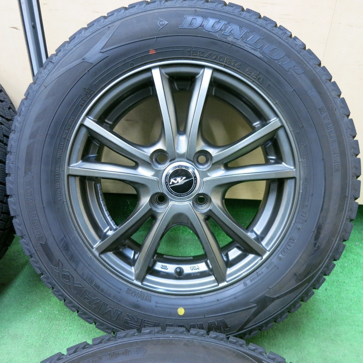 バリ溝!21年!キレイ!9.5分★スタッドレス 185/70R14 ダンロップ ウインターマックス WM02 NIRVANA NV ニルバーナ ニルヴァーナ PCD100/4H★4120609SYス