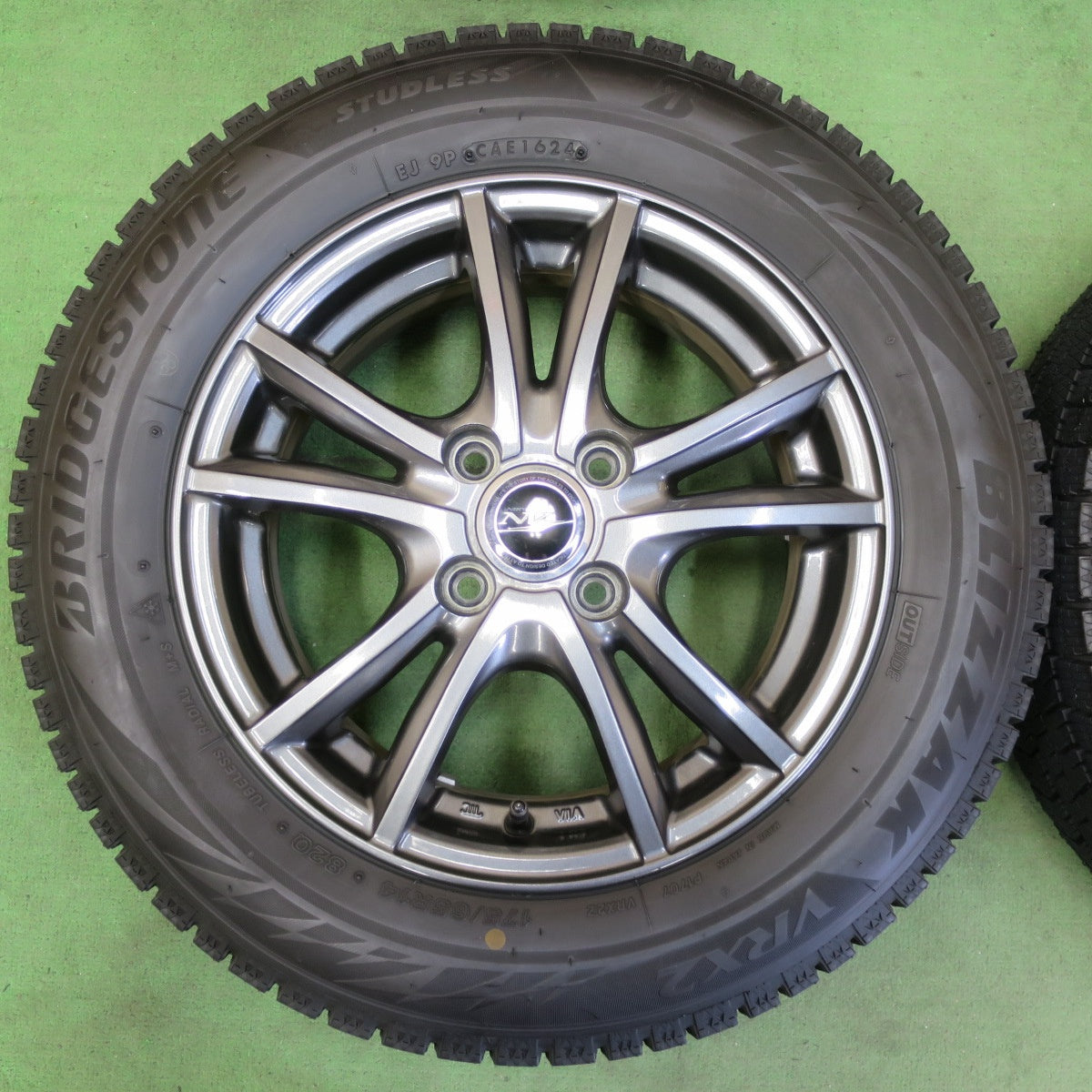 バリ溝!24年!キレイ!ほぼ10分★スタッドレス 175/65R14 ブリヂストン ブリザック VRX2 NIRVANA NV ニルヴァーナ ニルバーナ 14インチ PCD100/4H★5050508イス