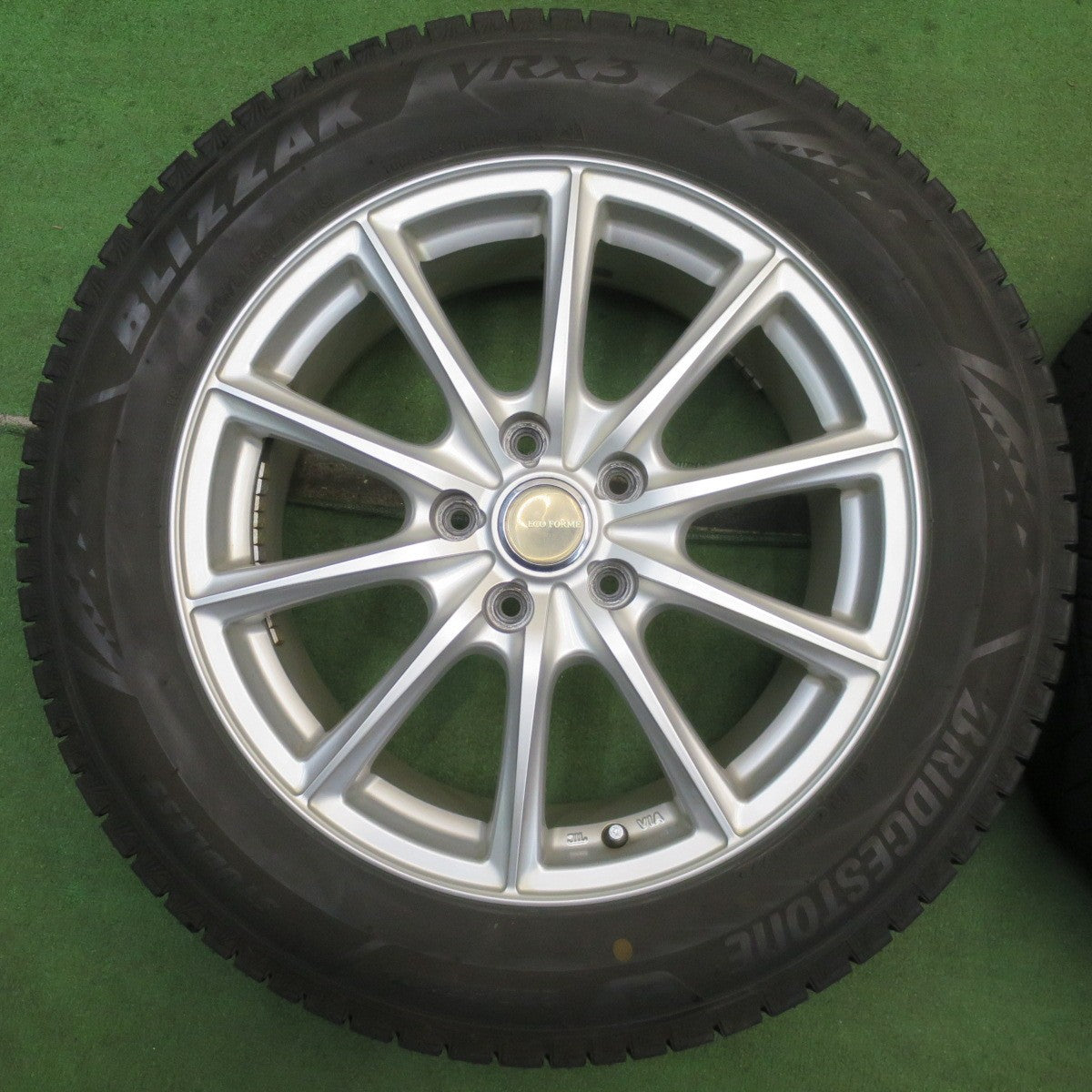 バリ溝!22年!キレイ!9.5分★スタッドレス 225/55R17 ブリヂストン ブリザック VRX3 ECO FORME エコフォルム 17インチ PCD114.3/5H★5093003NJス