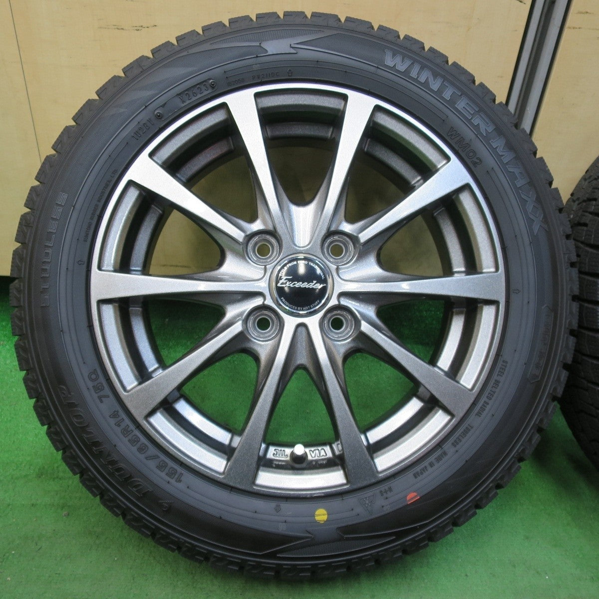 バリ溝!23年!キレイ!ほぼ10分★スタッドレス 155/65R14 ダンロップ ウインターマックス WM02 Exceeder エクシーダー 14インチ PCD100/4H★5030601イス