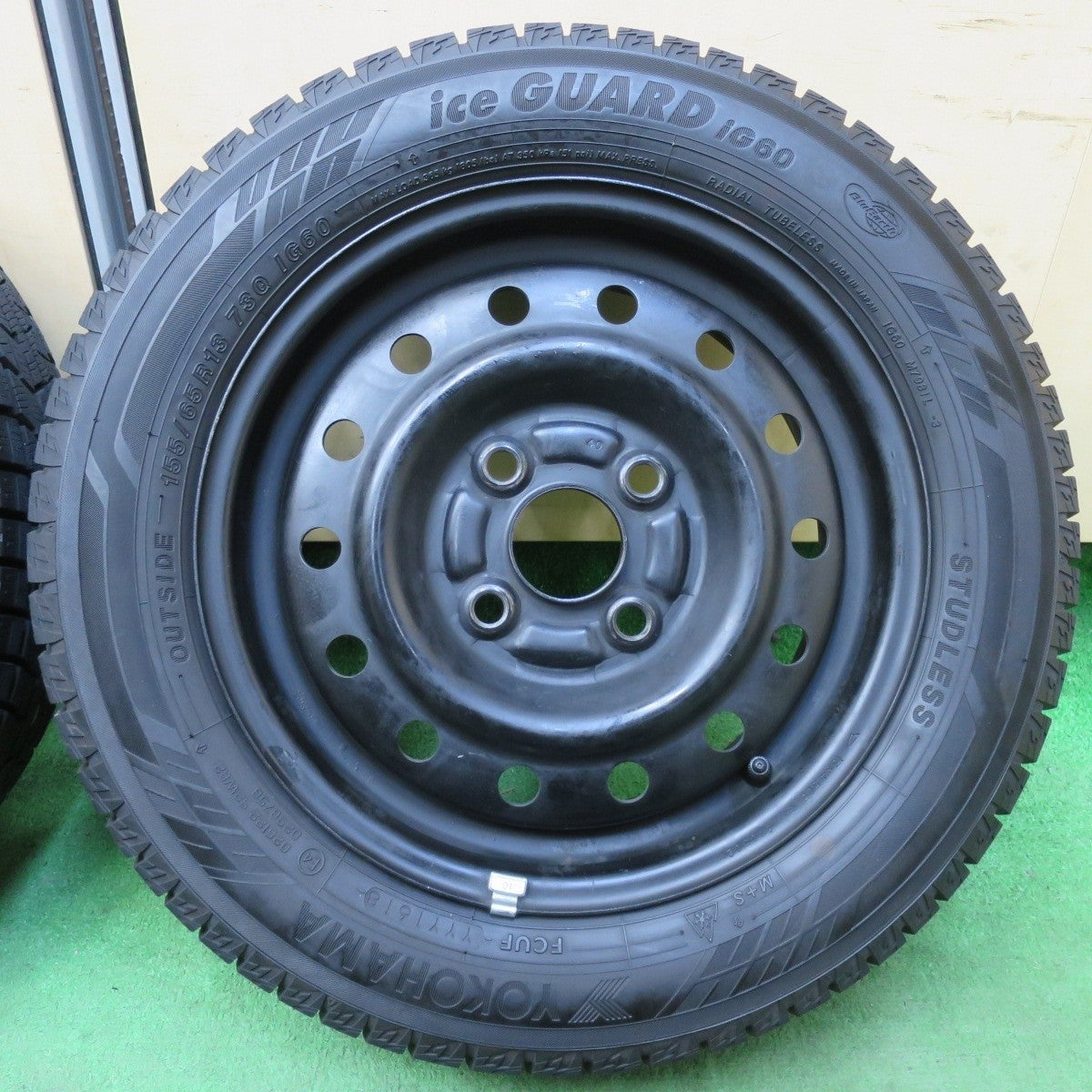 超バリ溝!ほぼ10分★ダイハツ ミラ ムーヴ ハイゼット 等 純正 スチール 155/65R13 スタッドレス ヨコハマ アイスガード iG60 13インチ PCD100/4H★5031206イス