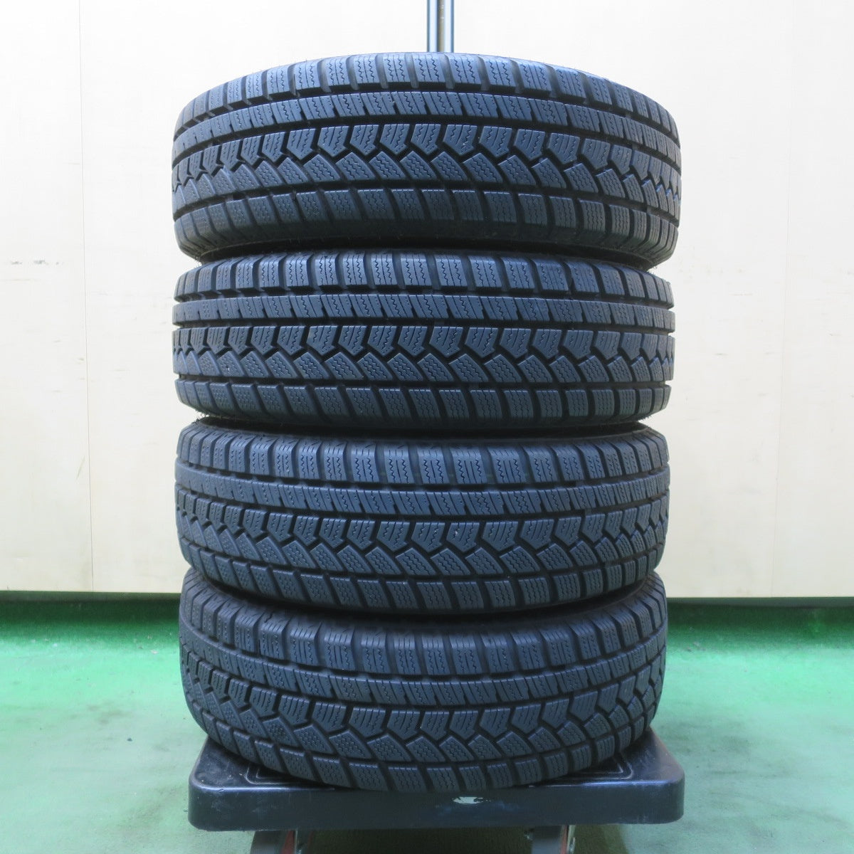 バリ溝!22年!9.5分以上★スタッドレス 155/65R13 ハイフライ Win-turi 212 TOPY スチール ホイール 13インチ PCD100/4H★6032707イス