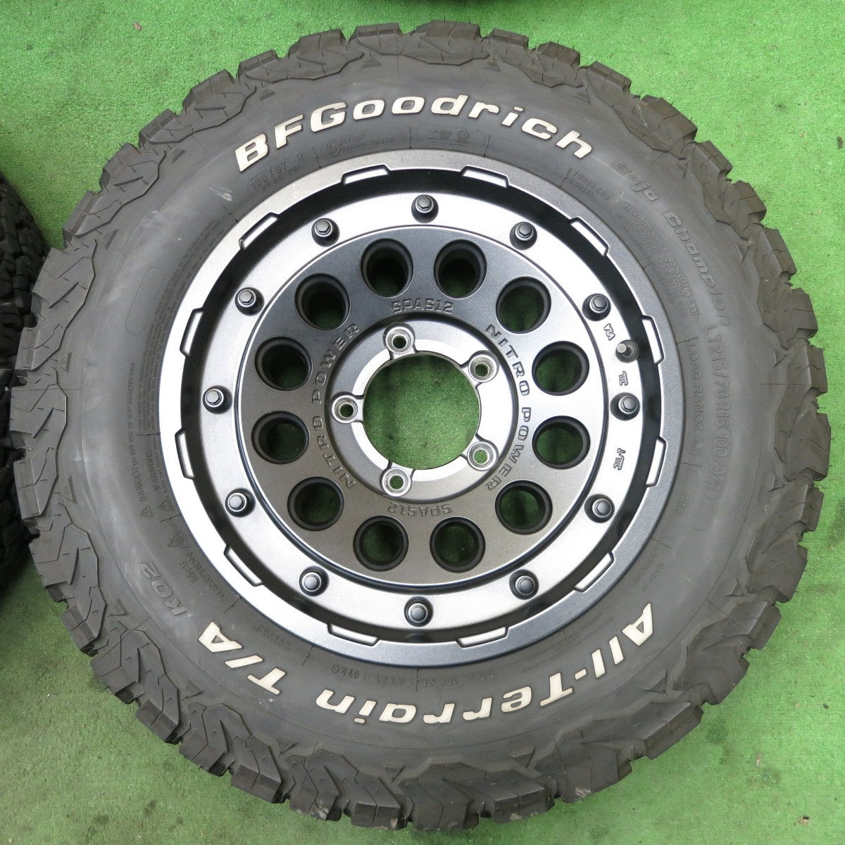 バリ溝!24年!キレイ!9.5分★NITRO POWER SPAS12 H12 SHOTGUN 215/70R16 BFグッドリッチ All-Terrain T/A KO2 16インチ ナイトロパワー PCD139.7/5H★5090501ナノ