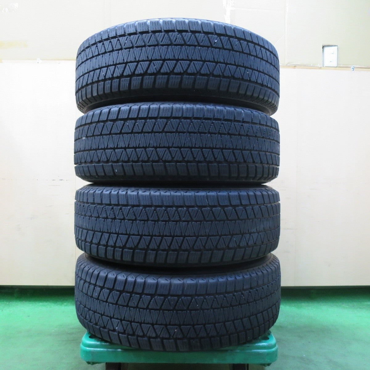 キレイ★スタッドレス 225/65R17 ブリヂストン ブリザック DM-V3 SCHNEIDER シュナイダー 17インチ PCD114.3/5H★5010804イス