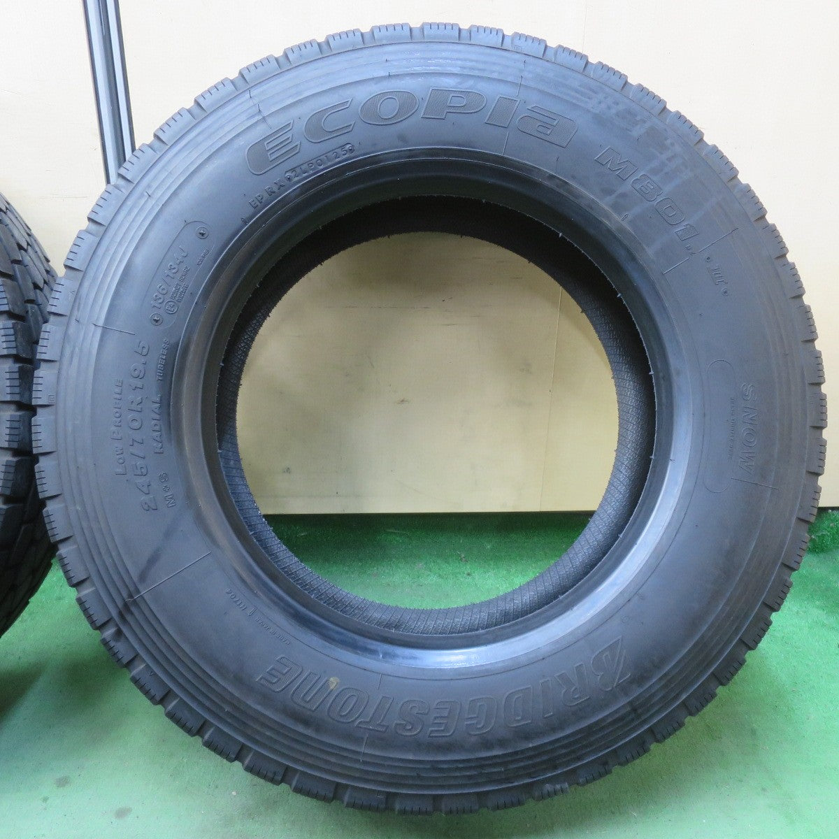 ほぼ未使用!25年★トラック バス タイヤ 245/70R19.5 136/134J ブリヂストン エコピア M801 Ⅱ ミックス オールシーズン 19.5インチ★6013104イスタ