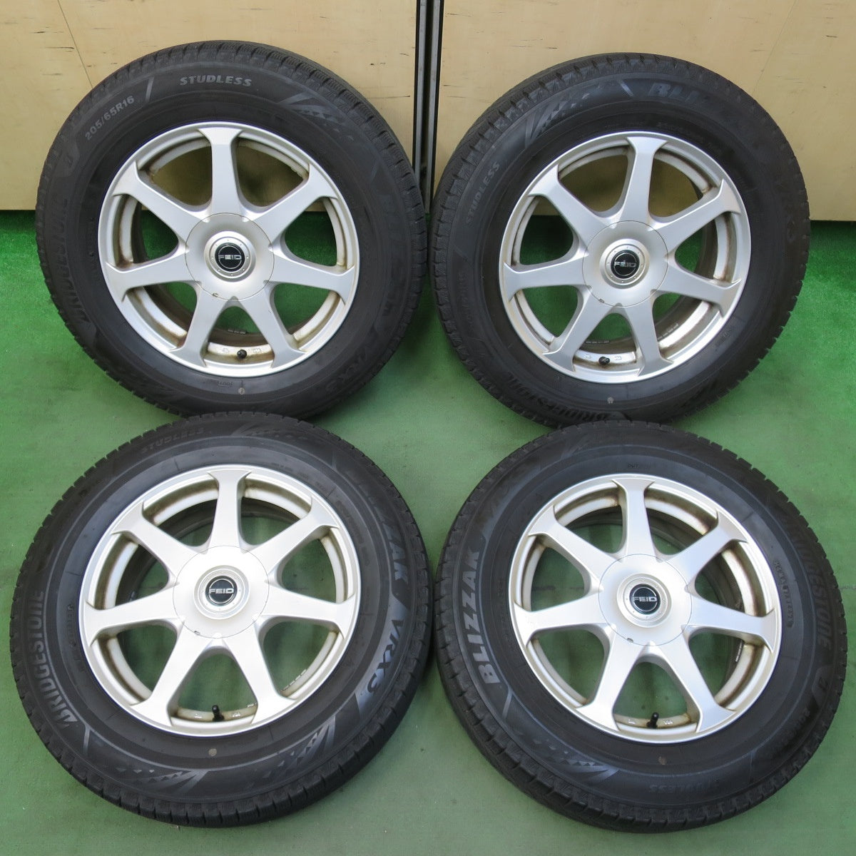バリ溝!21年!9分★スタッドレス 205/65R16 ブリヂストン ブリザック VRX3 FEID フェイド 16インチ PCD100 114.3/5H マルチ★5103015イス