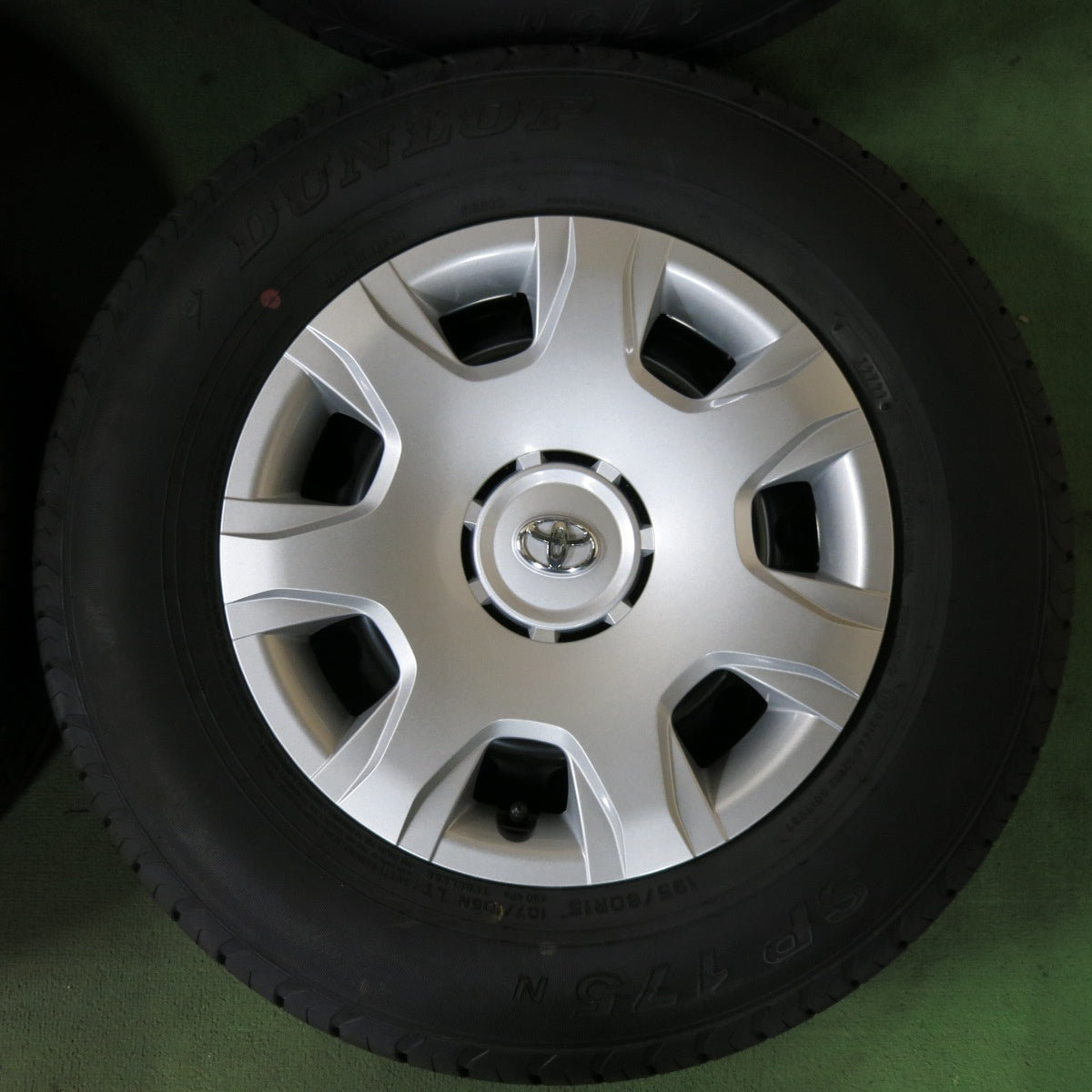 新車外し!21年★トヨタ 200系 ハイエース 純正 スチール 195/80R15 107/105N ダンロップ SP175N 15インチ PCD139.7/6H★5061310SYノ