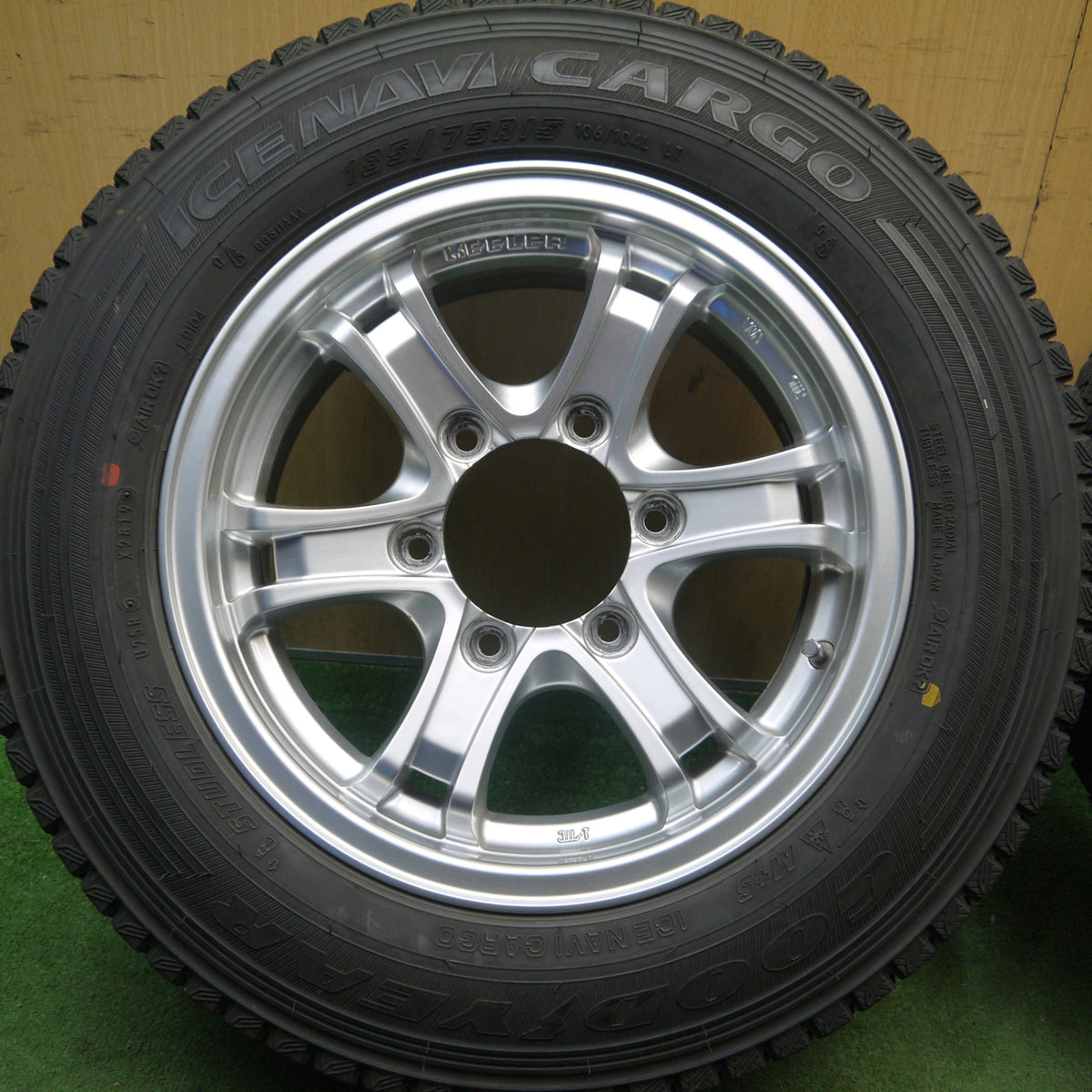 バリ溝!キレイ!9分★KEELER 185/75R15 106/104L スタッドレス グッドイヤー アイスナビ カーゴ キーラー 15インチ PCD139.7/6H★5100703Hス