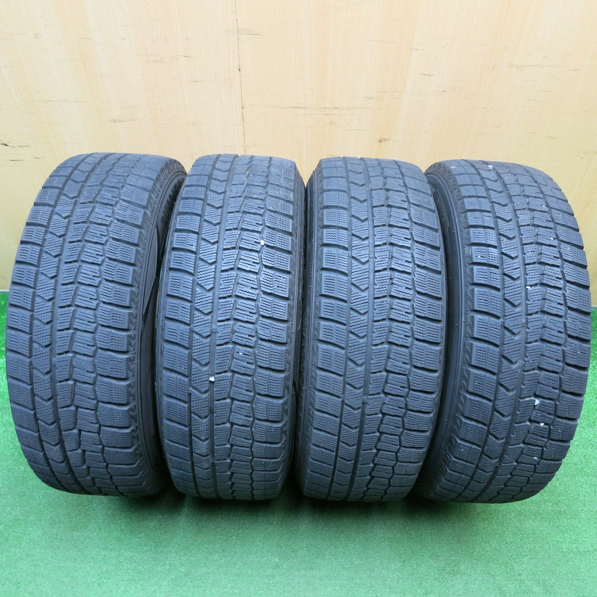 バリ溝!9.5分★アウディ A4 8K 等 AGA Nebel 205/60R16 スタッドレス ダンロップ ウインターマックス WM02 ネーベル 16インチ PCD112/5H★5122109HAス