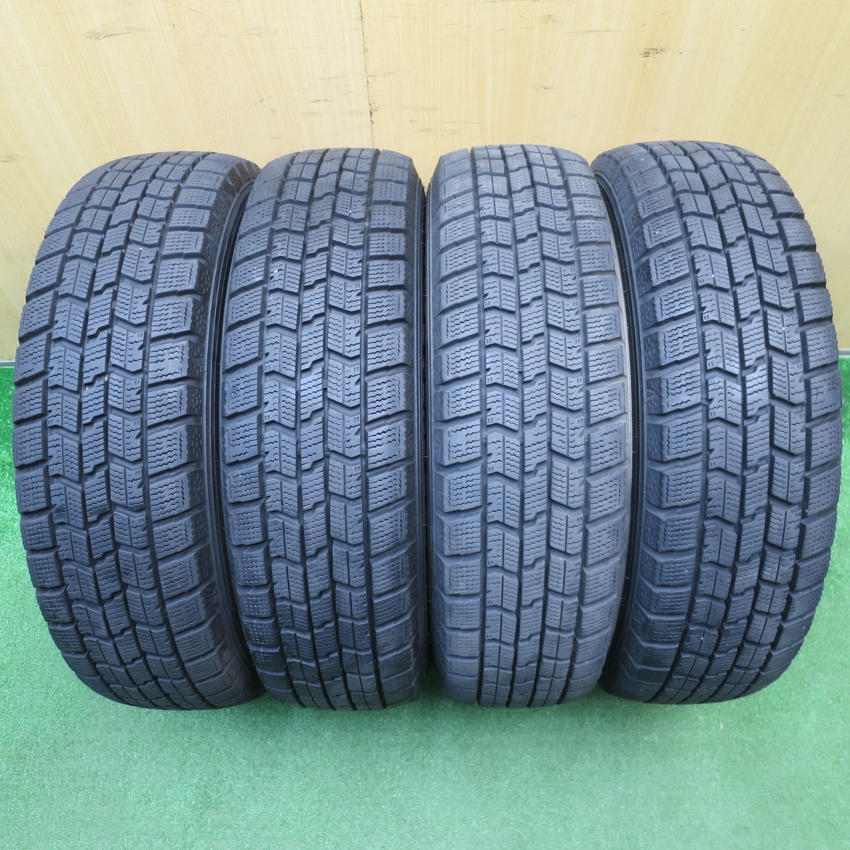 バリ溝!キレイ!9.5分★スタッドレス 165/65R14 グッドイヤー アイスナビ7 Club Family クラブファミリー 14インチ 軽サイズ ハスラー キャスト 等 PCD100/4H★5122406NJス