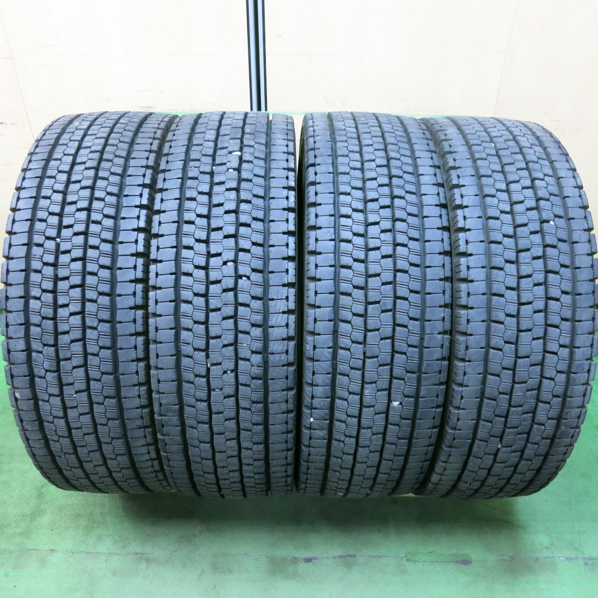 バリ溝!23年!9分★トラック タイヤ 245/70R19.5 136/134J スタッドレス ブリヂストン W999 19.5インチ★5053007SYスタ
