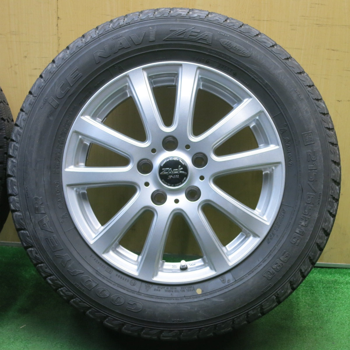 超バリ溝!キレイ!ほぼ10分★スタッドレス 215/65R16 グッドイヤー アイスナビ ZEA ZACK JP-101 MONZA ザック 16インチ PCD114.3/5H★5042802NJス