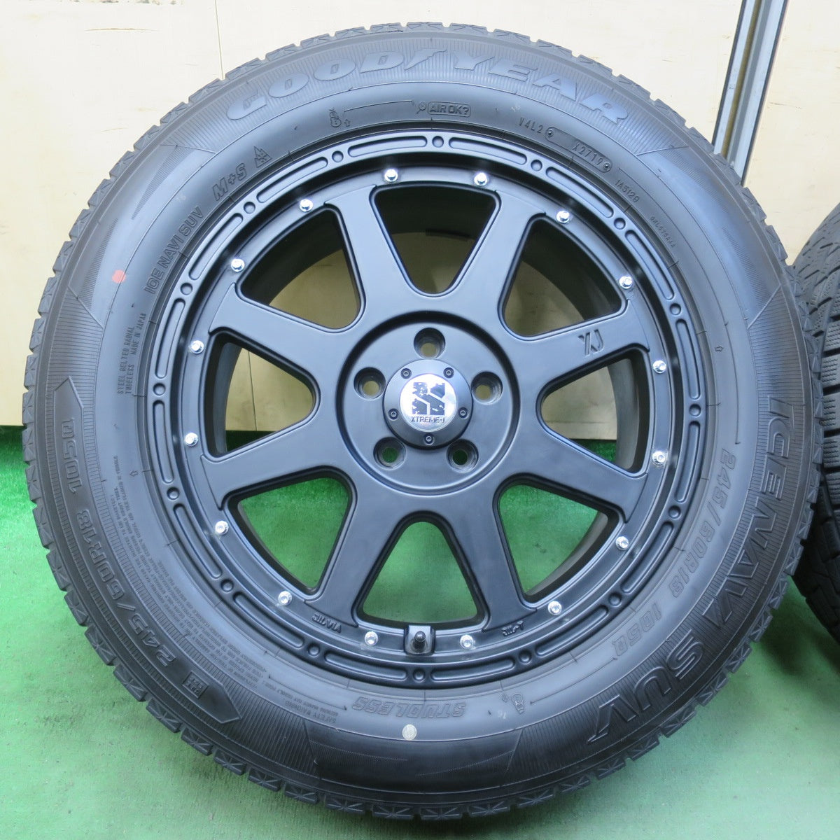 バリ溝!キレイ!9.5分★XTREME-J MLJ XJ 245/60R18 スタッドレス グッドイヤー アイスナビ SUV 18インチ エクストリームJ PCD114.3/5H★5110307イス