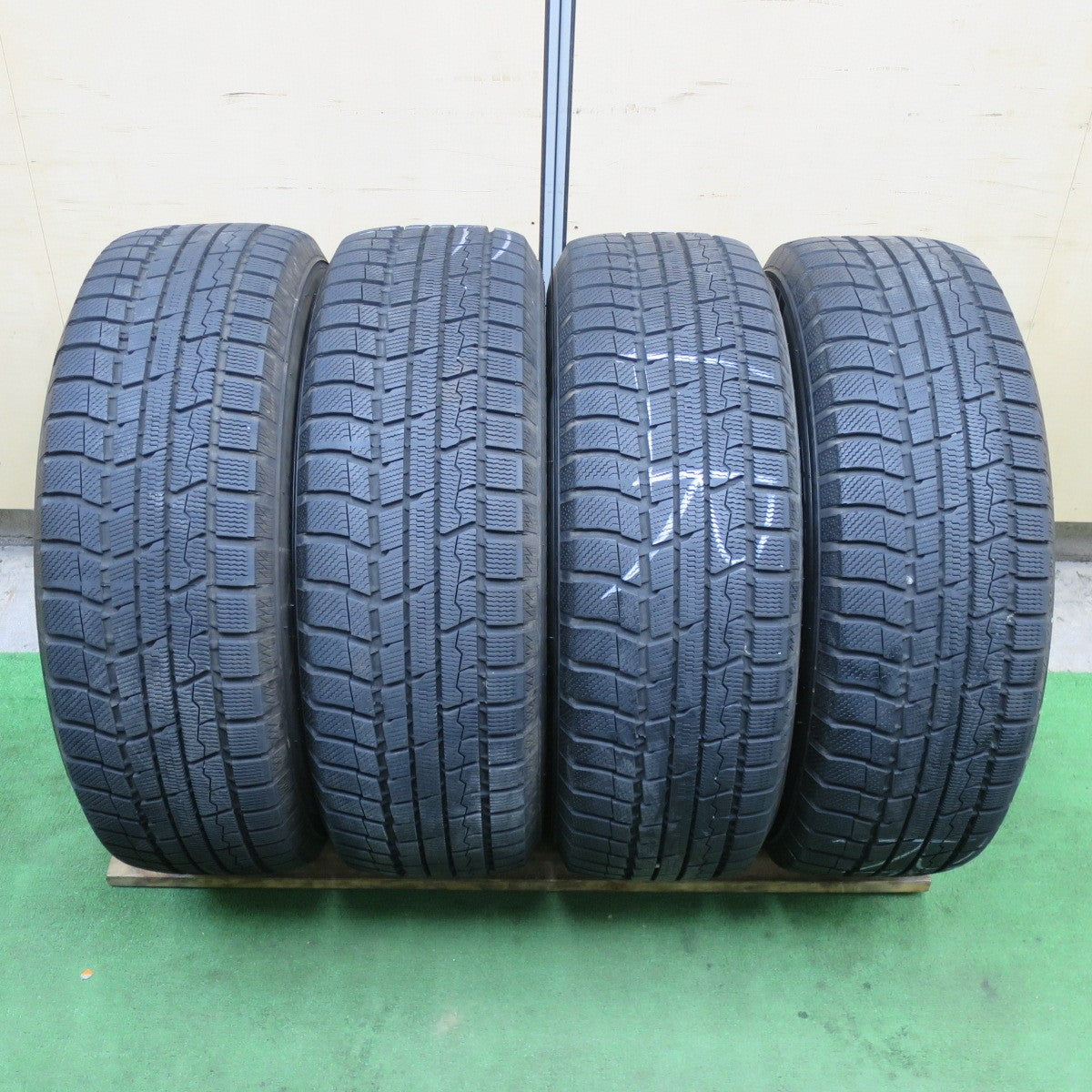バリ溝!23年!キレイ!9.5分★スタッドレス 215/65R16 トーヨー ウインター トランパス TX KORPER ケルパー 16インチ PCD114.3/5H★5112207TTス