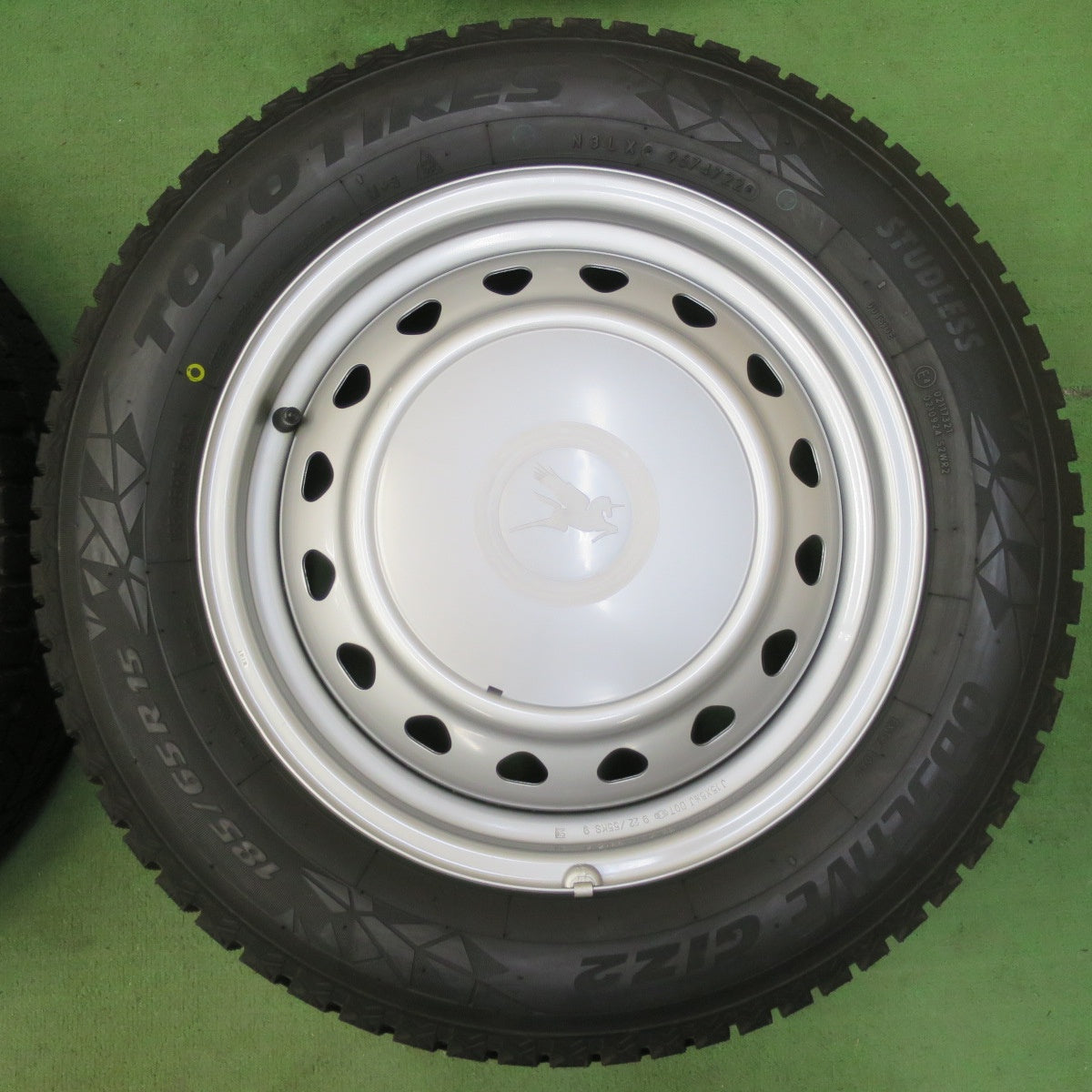 未使用!22年★スタッドレス 185/65R15 トーヨー オブザーブ GIZ2 スチール ホイール 15インチ PCD100 114.3/4H マルチ★5050501イス