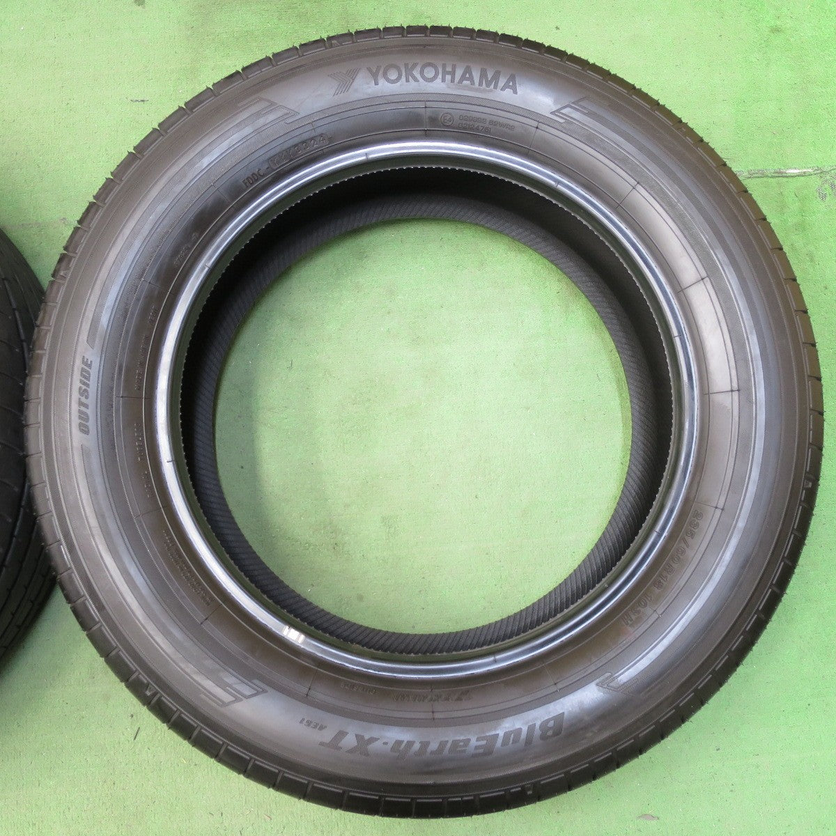 バリ溝!24年!9.5分★235/60R18 ヨコハマ BluEarth-XT AE61 タイヤ 18インチ レクサス NX エクストレイル CX-80 等★5051706イノタ