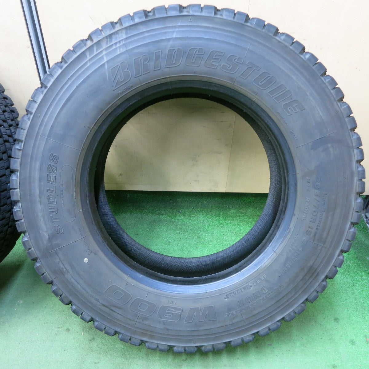 バリ溝!23年!8.5分!2本★トラック タイヤ 265/70R19.5 140/138J スタッドレス ブリヂストン W900 19.5インチ★5053001ナスタ