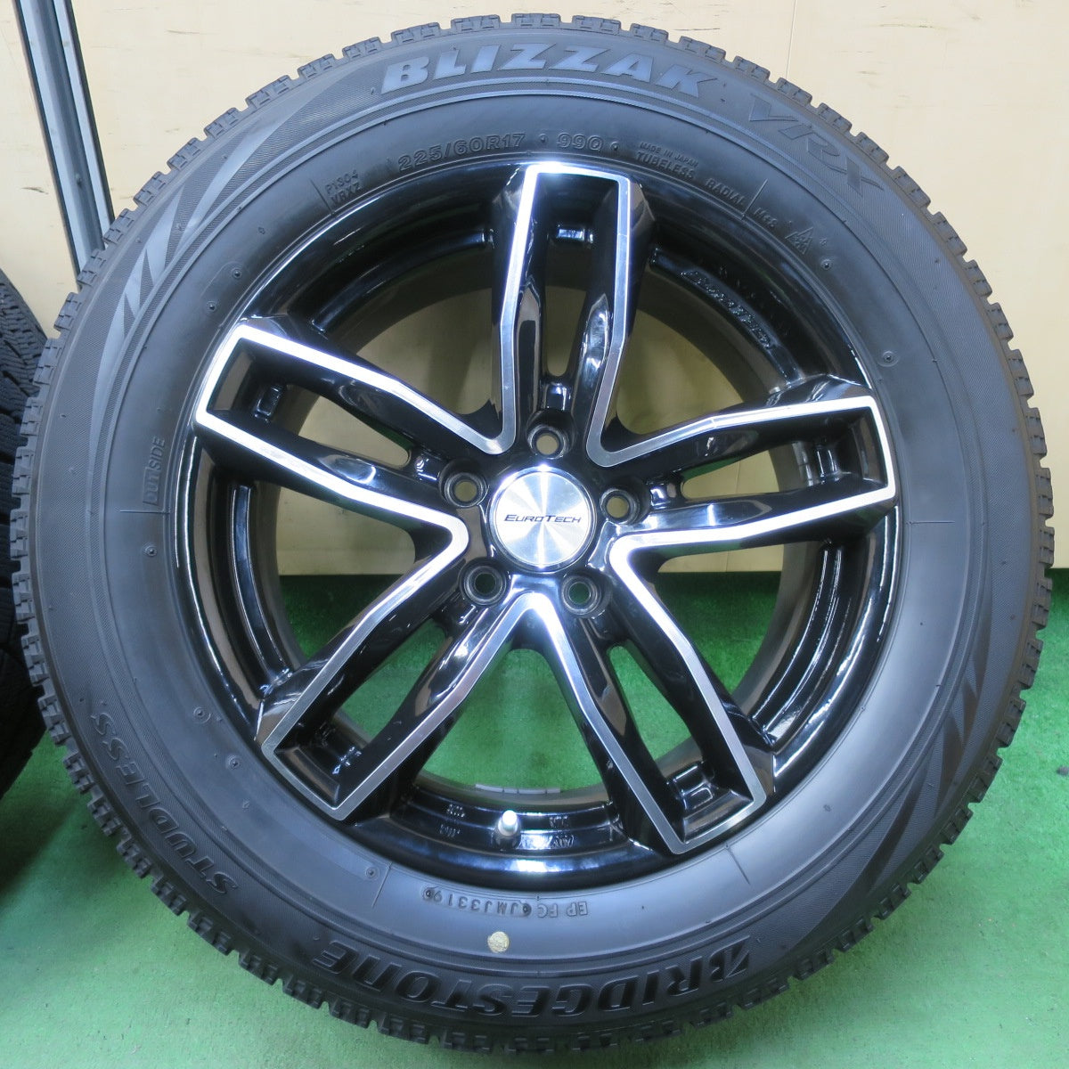 バリ溝!9分★アウディ 等 EUROTECH GAYA5 225/60R17 スタッドレス ブリヂストン ブリザック VRX ユーロテック ガヤ5 17インチ PCD112/5H★5042501イス