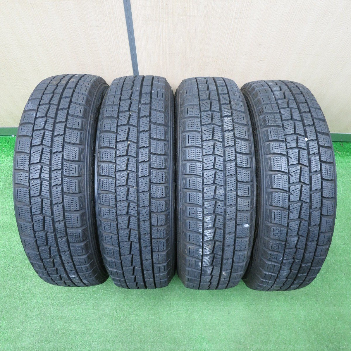 バリ溝!キレイ!ほぼ10分★スタッドレス 165/65R14 ダンロップ ウインターマックス WM01 Exceeder エクシーダー 14インチ PCD100/4H★4122909NJス