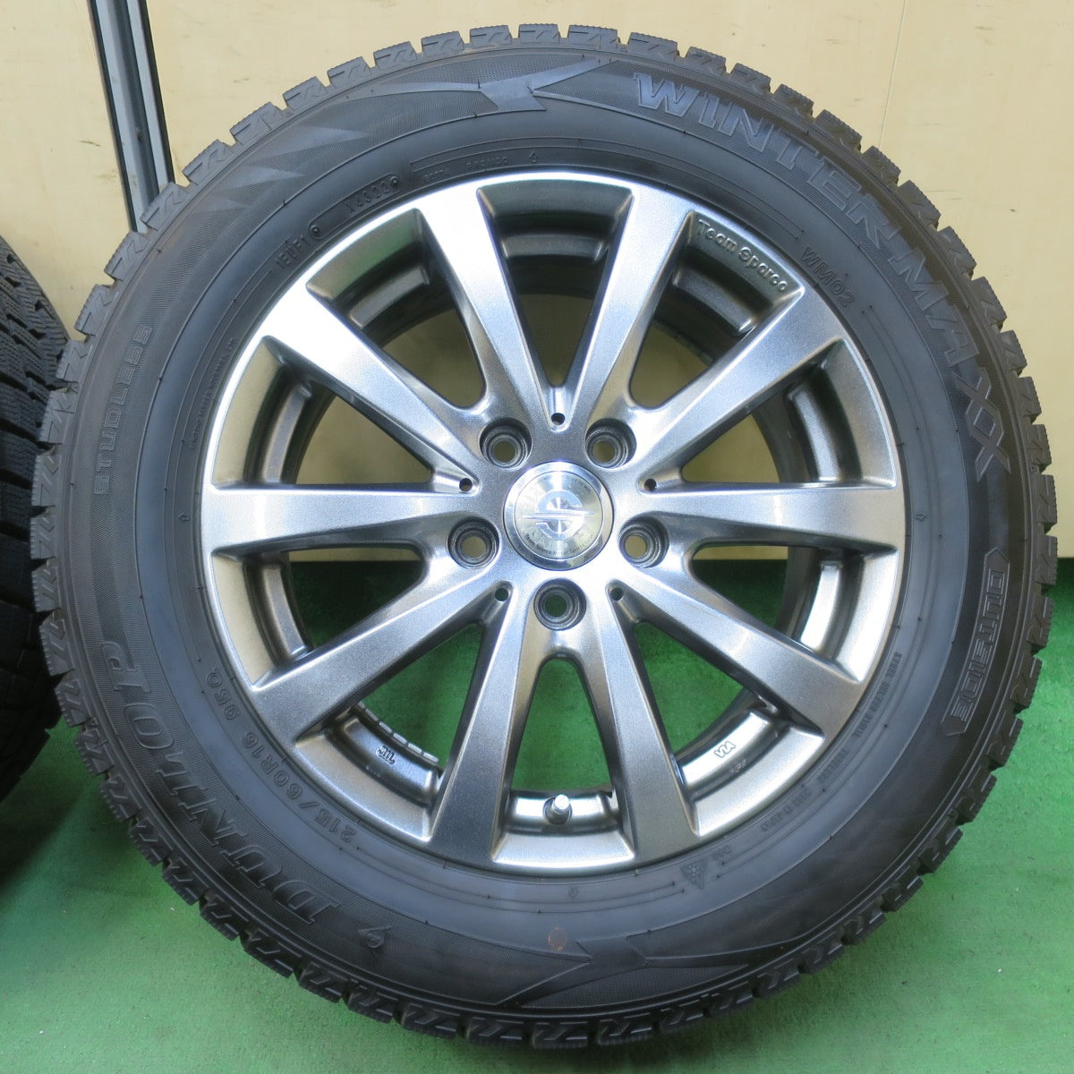バリ溝!22年!9.5分★ワーゲン 等 Team Sparco 215/60R16 スタッドレス ダンロップ ウインターマックス WM02 チームスパルコ 16インチ PCD112/5H★5081103イス