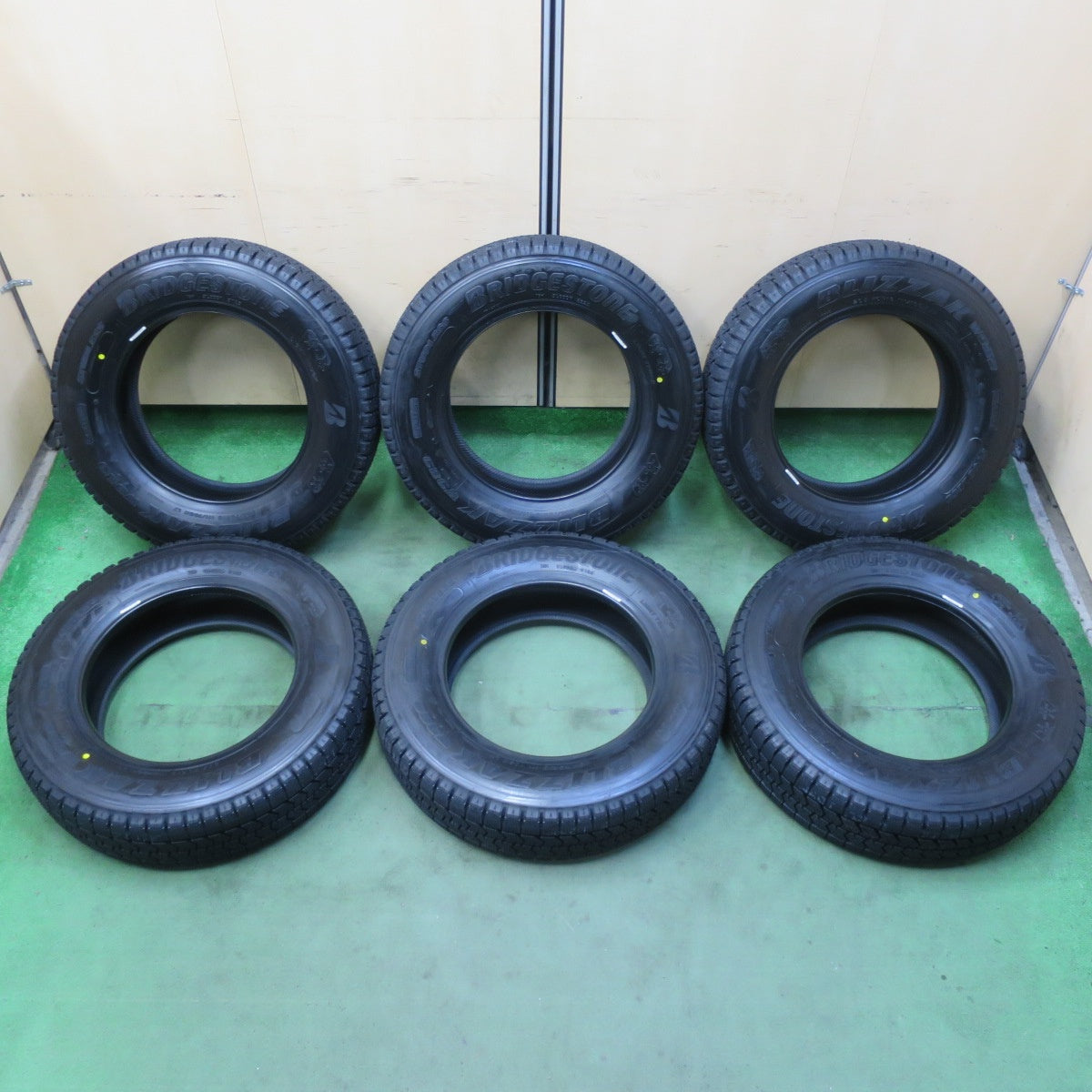 未使用!25年!6本★トラック タイヤ 205/70R16 111/109N スタッドレス ブリヂストン ブリザック W989 16インチ★5092405イスタ