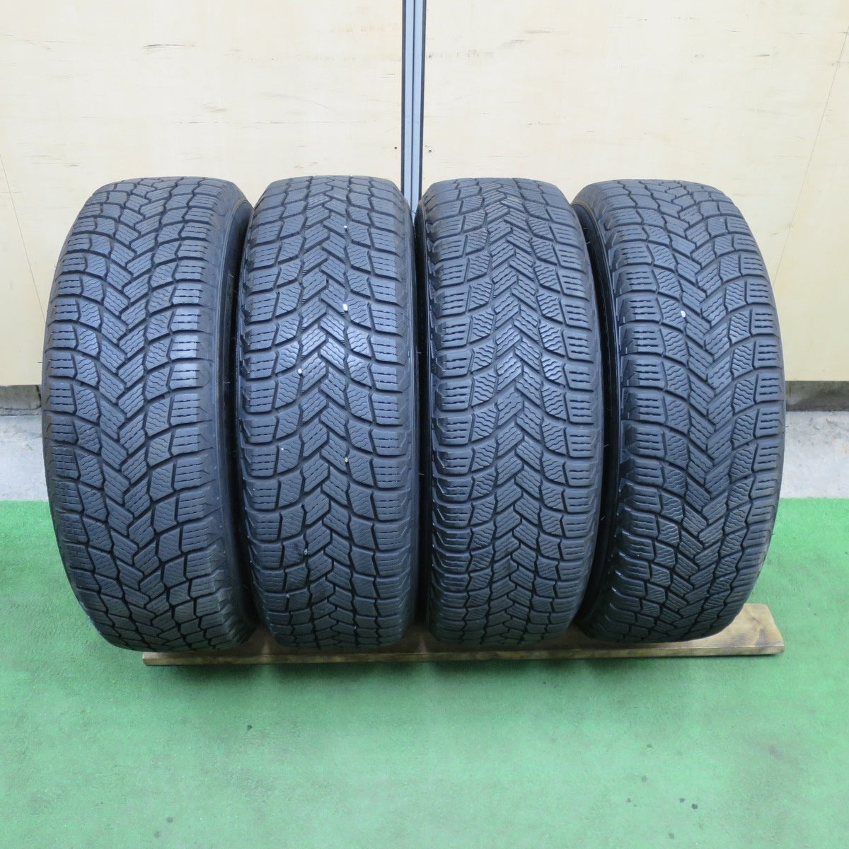 バリ溝!24年!キレイ!ほぼ10分★プリウス 等 195/65R15 スタッドレス ミシュラン X-ICE SNOW VELVA SPORTZ ヴェルヴァ 15インチ PCD100/5H★6021905TTス