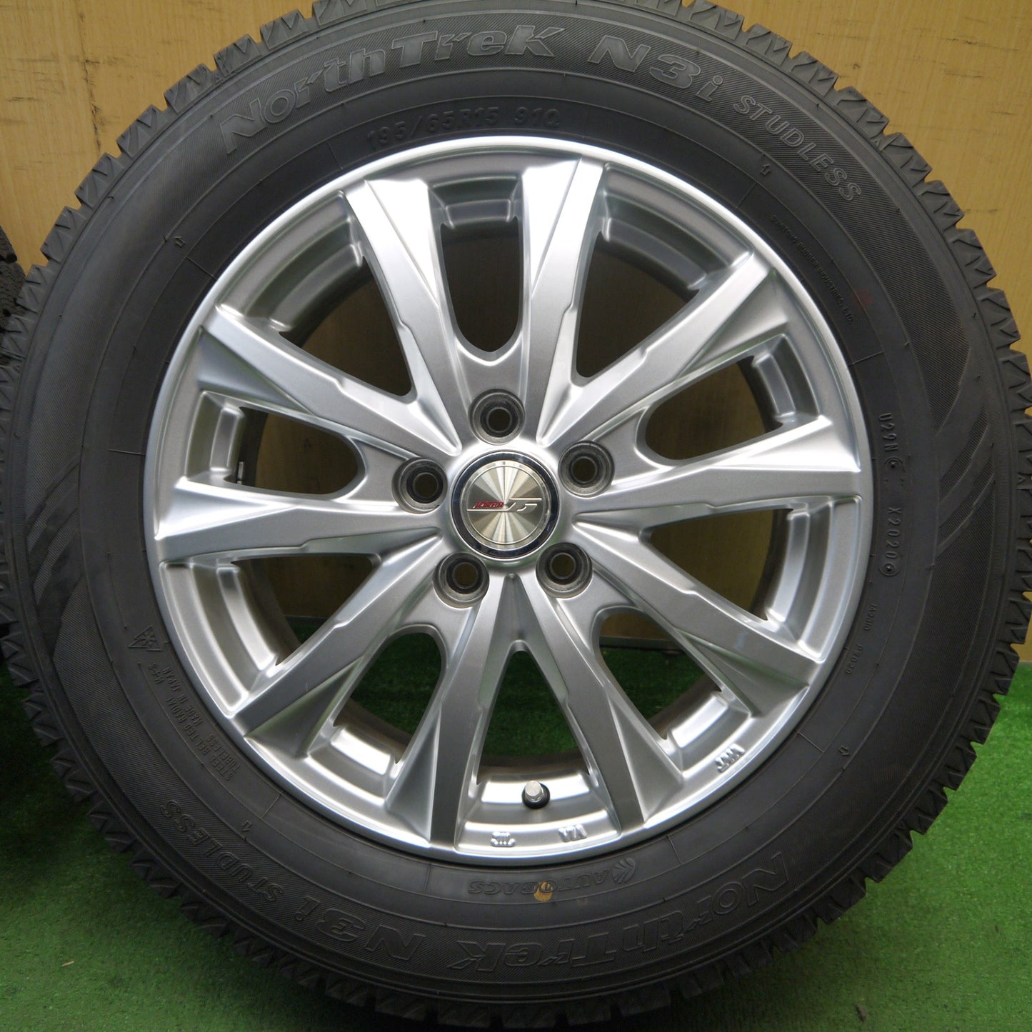 バリ溝!キレイ!9.5分以上★プリウス 等 195/65R15 スタッドレス オートバックス ノーストレック N3i JOKER ジョーカー 15インチ PCD100/5H★5060917Hス