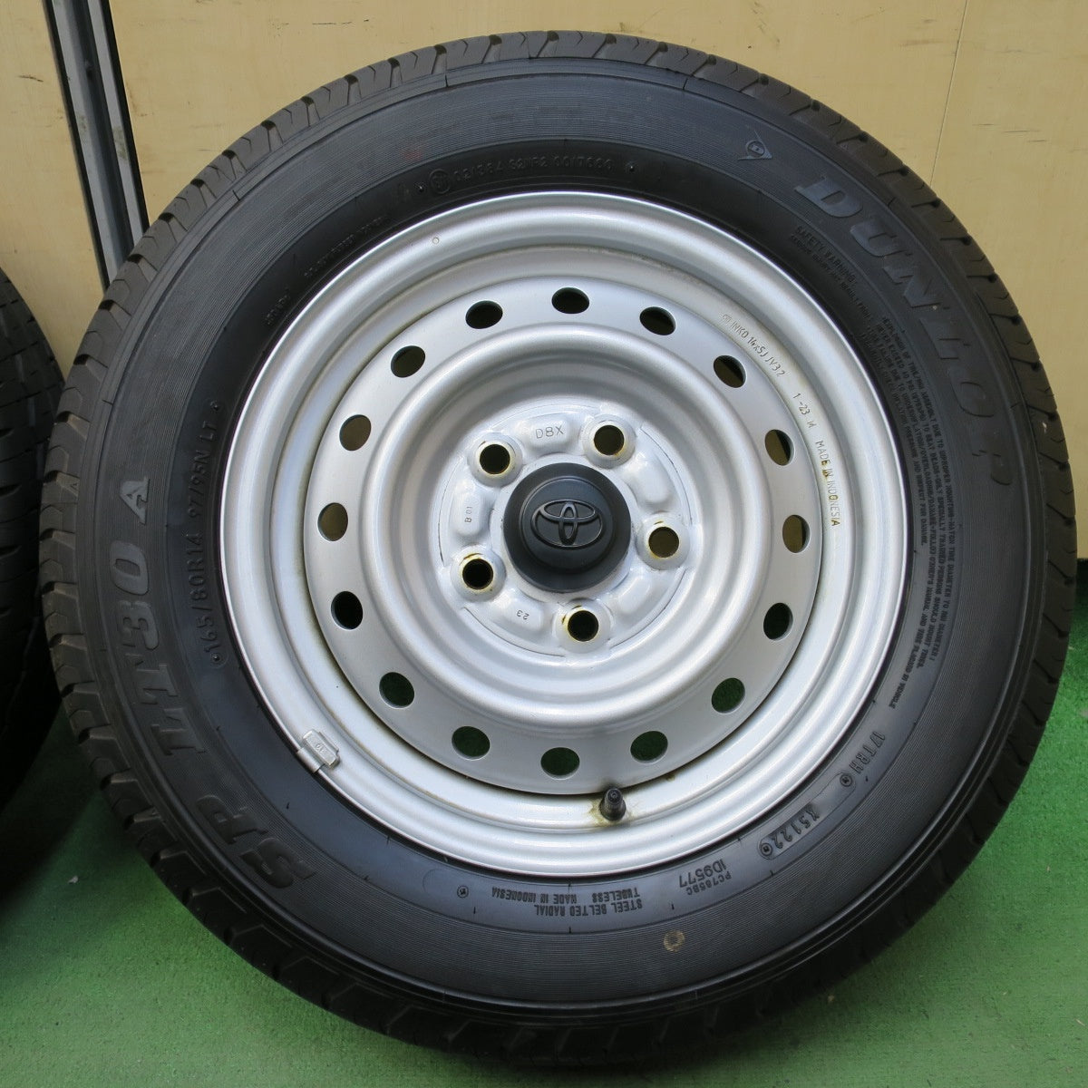 ほぼ未使用!22年!キレイ★トヨタ タウンエース 純正 スチール 165/80R14 97/95N ダンロップ SP LT30A 14インチ PCD114.3/5H★5082903イノ