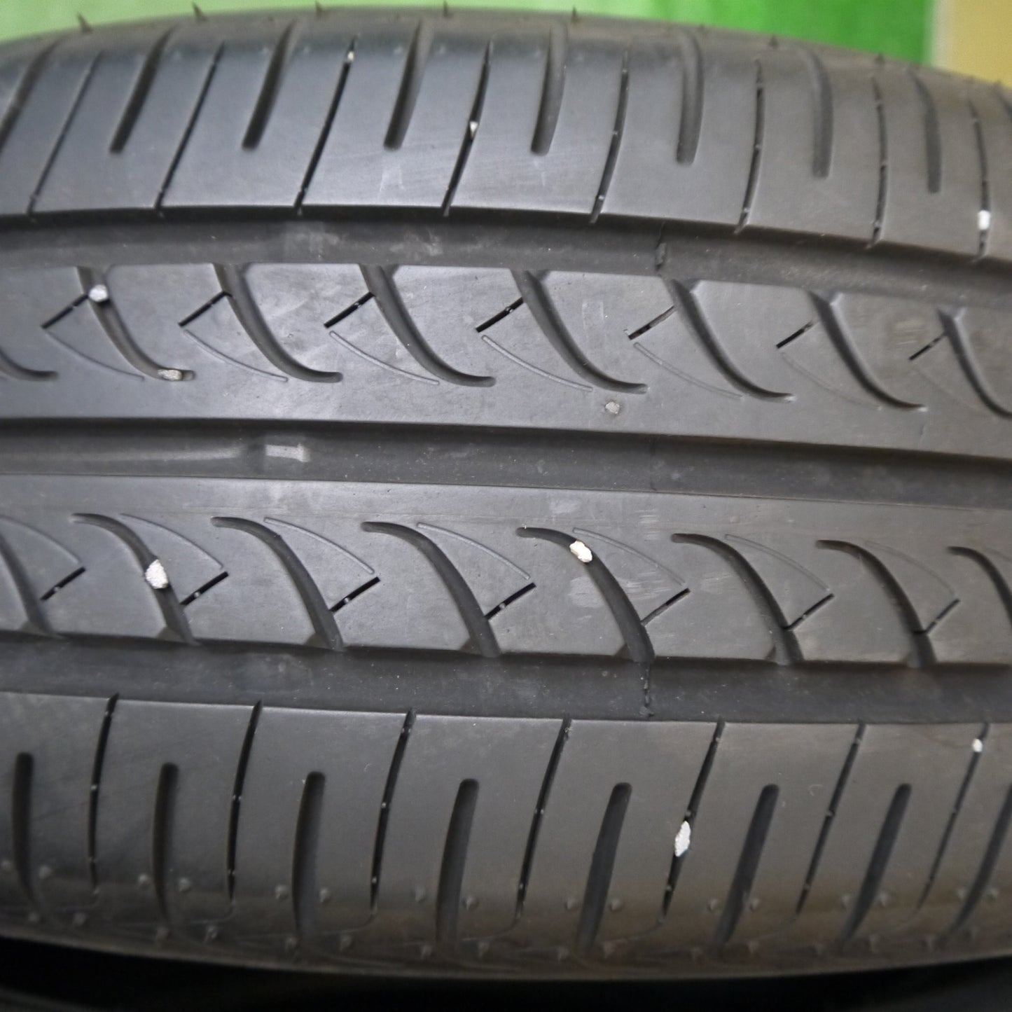 バリ溝!23年!9分★185/60R15 ヨコハマ ブルーアース AE01F タイヤ 15インチ アクア シエンタ ヤリス フィット 等★6022411Hノタ