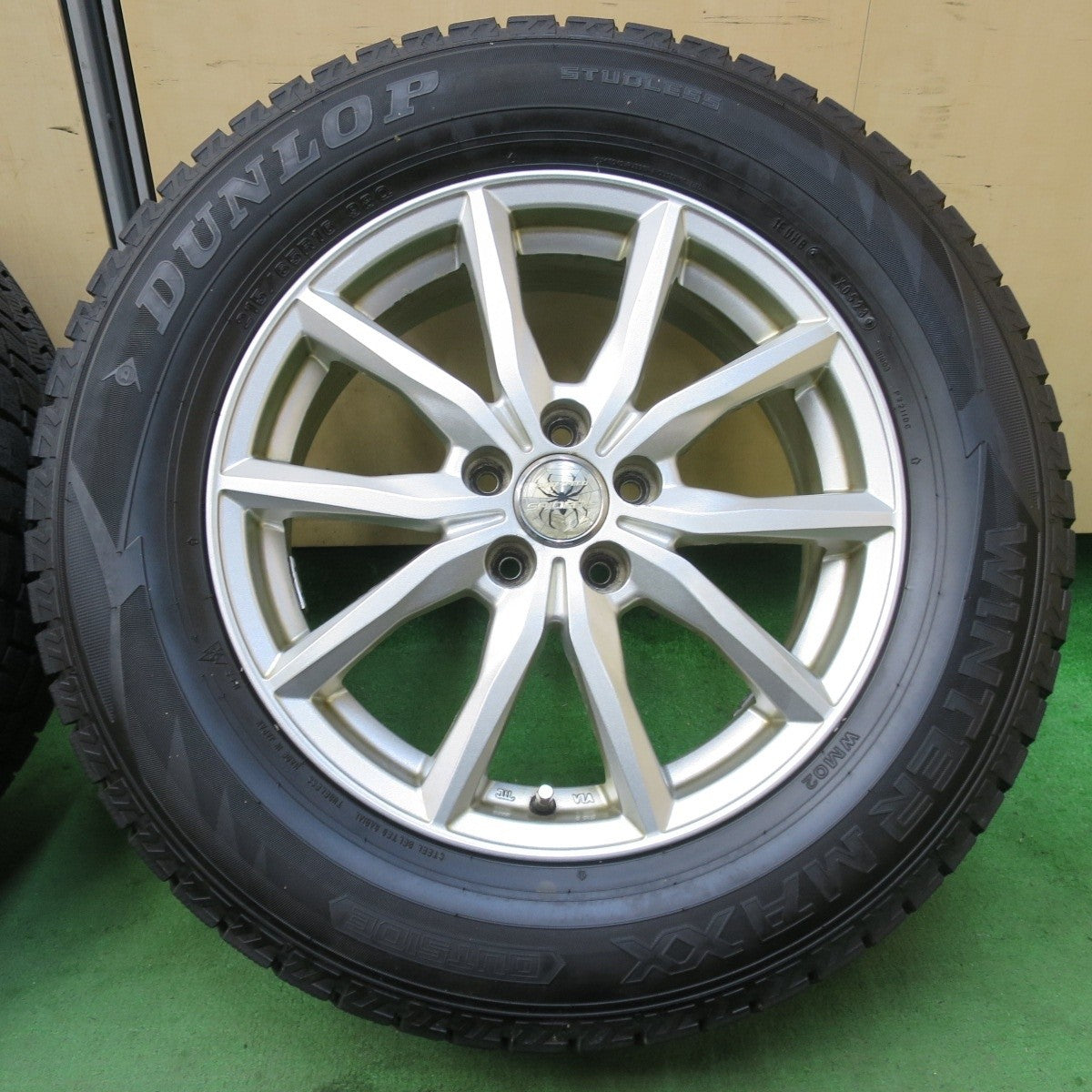 バリ溝!23年!9.5分★フォレスター 等 215/65R16 スタッドレス ダンロップ ウインターマックス WM02 EURO SPEED SPIDER-5 ユーロスピード PCD100/5H★5022119イス