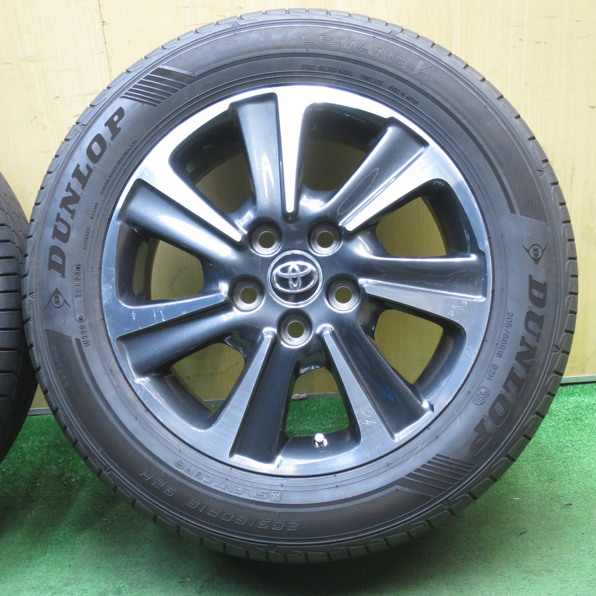 バリ溝!23年!キレイ!9.5分★トヨタ 80系 ノア ヴォクシー 純正 205/60R16 ダンロップ LE MANS V+ ルマン5+ 16インチ PCD114.3/5H★5081202NJノ