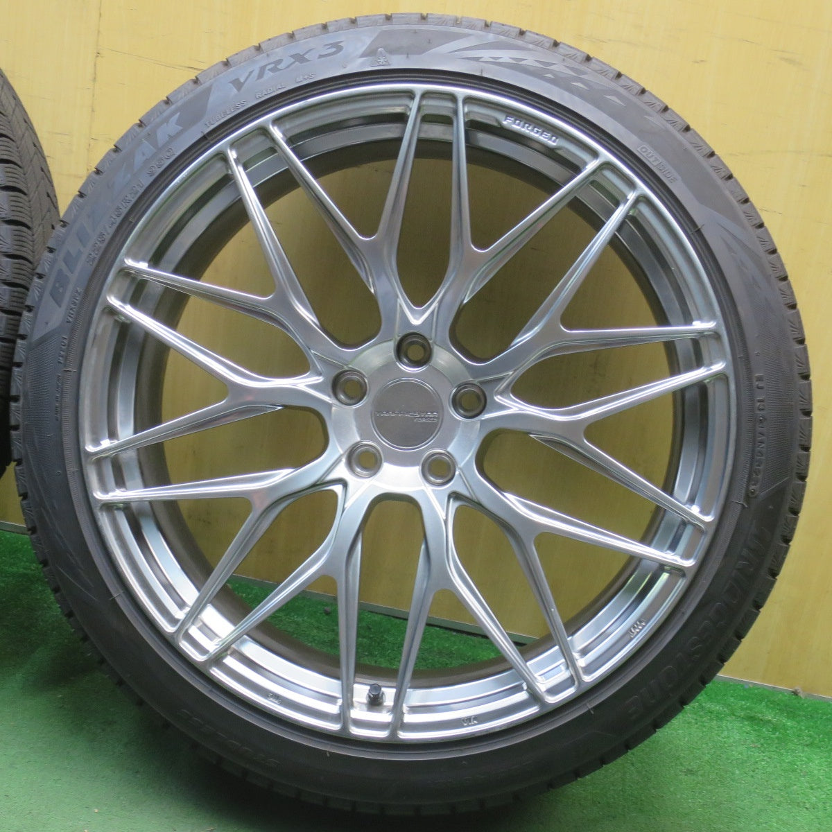 バリ溝!23年!キレイ!9.5分★TRAFFICSTAR FORGED 225/45R21 スタッドレス ブリヂストン ブリザック VRX3 トラフィックスター 鍛造 21インチ PCD114.3/5H★5100203NJス