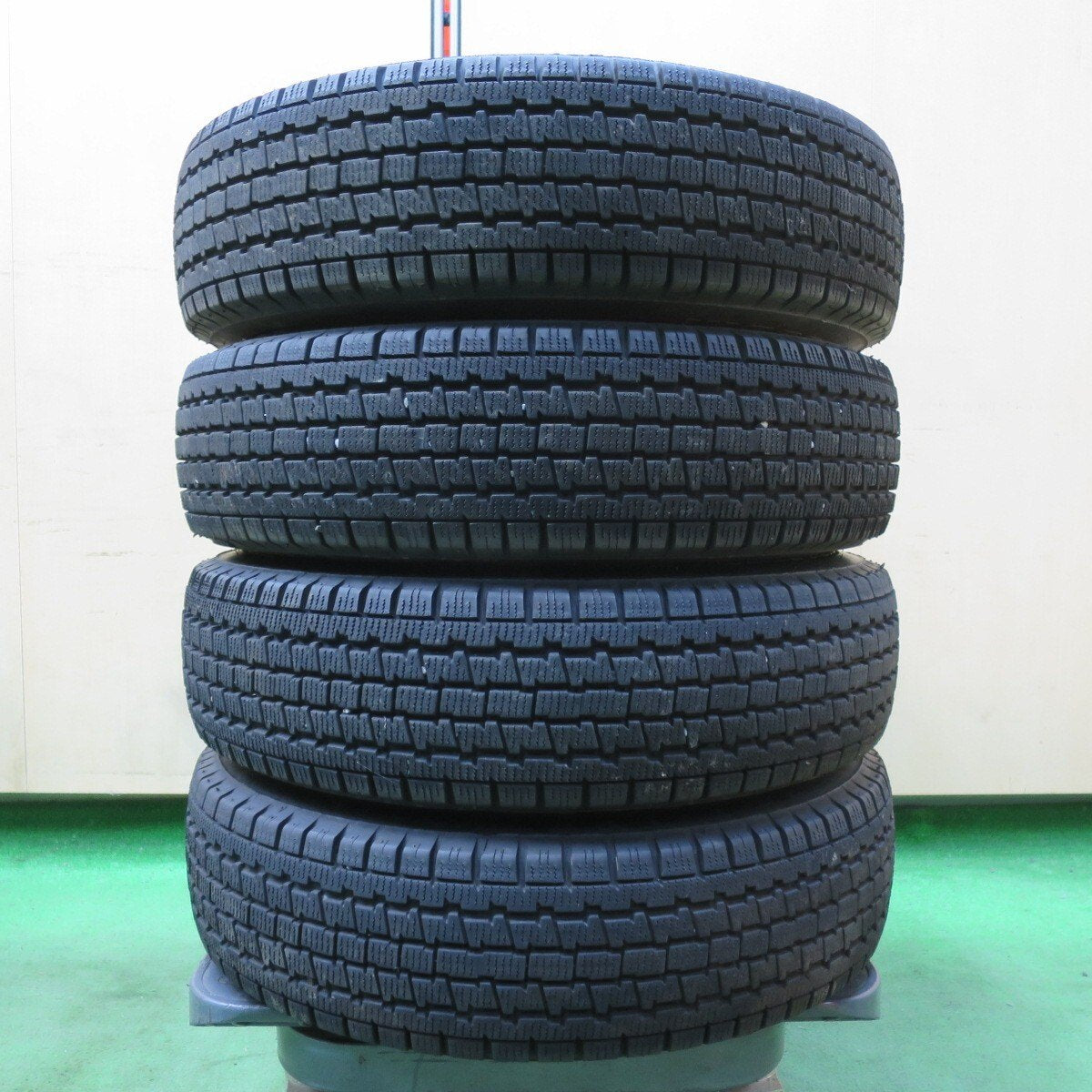 4本価格 23年★スタッドレス 145/80R12 80/78N ブリヂストン W300 スチール 12インチ PCD 100 110 114.3/4H マルチ★5011106イス