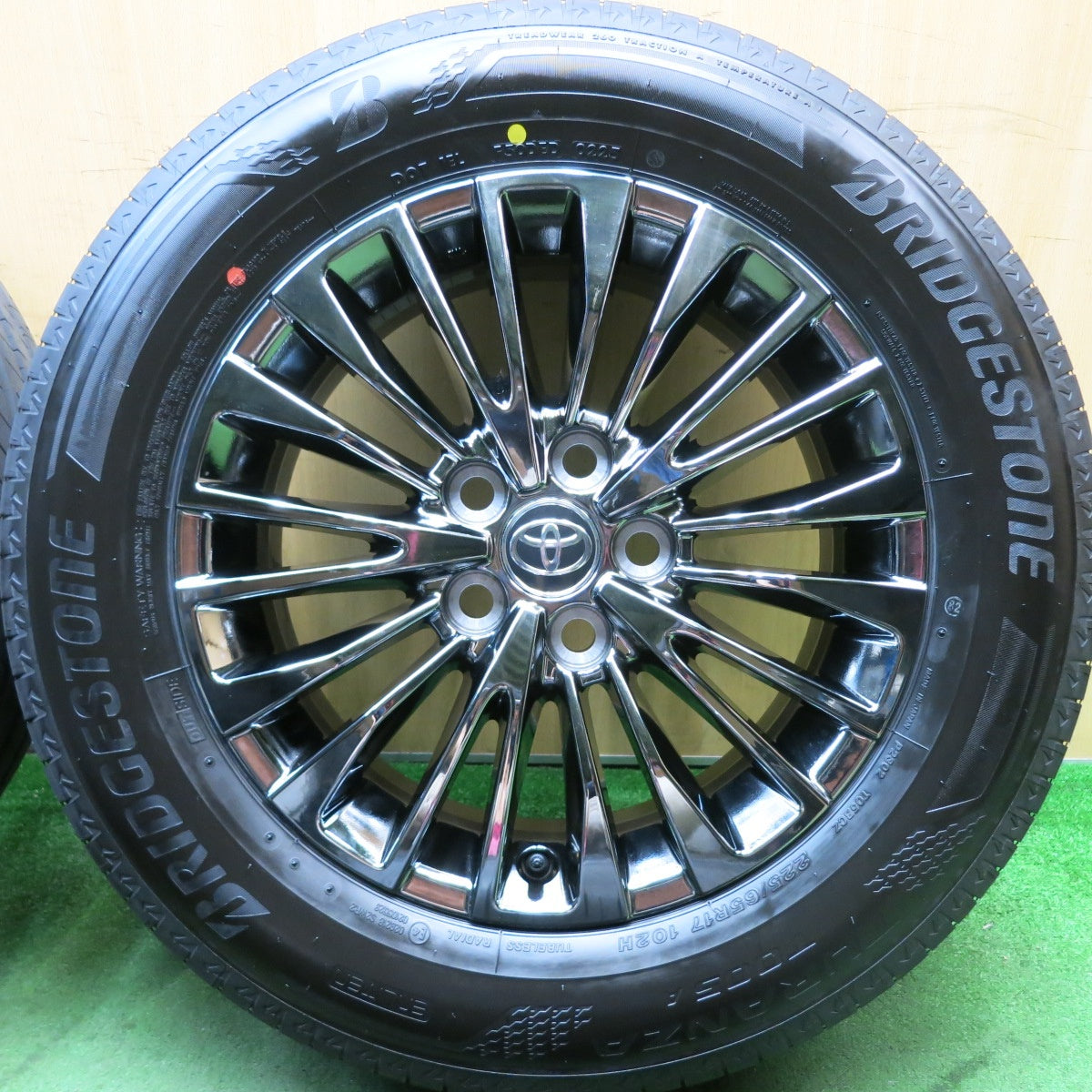 バリ溝!25年!キレイ!9.5分以上★トヨタ 40系 アルファード エグゼクティブラウンジ 純正 225/65R17 ブリヂストン トランザ T005A 17インチ PCD120/5H★5090405HAノ