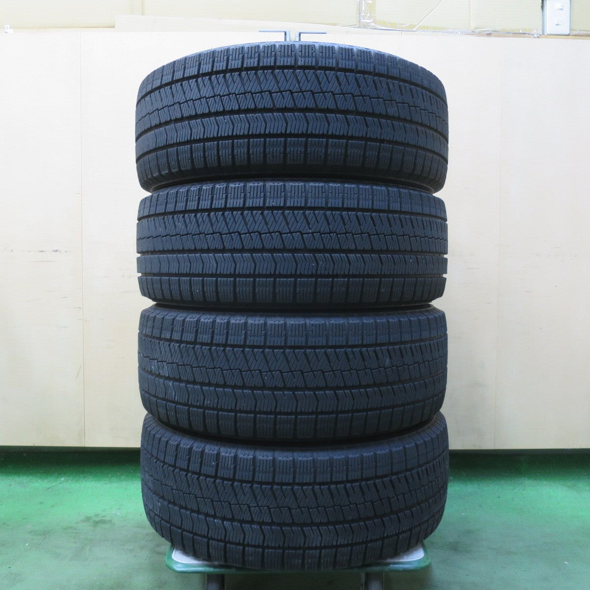 バリ溝!キレイ!9分★アウディ 等 AGA Dorf 205/55R16 スタッドレス ブリヂストン ブリザック VRX2 ドルフ 16インチ PCD112/5H★6021009イス
