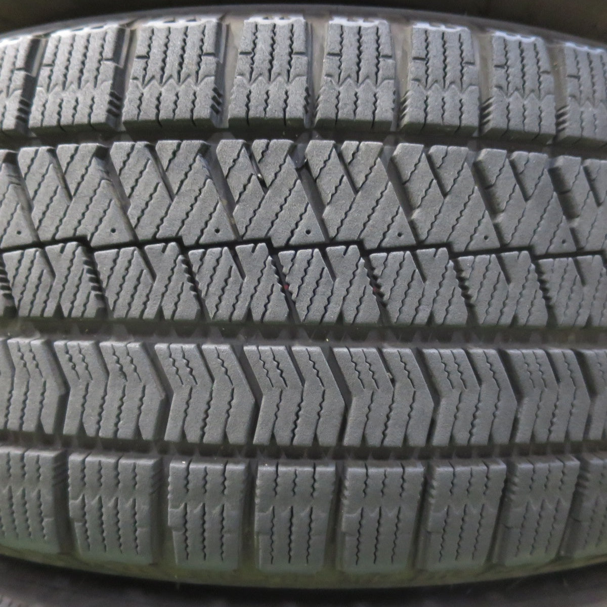 バリ溝!23年!キレイ!9分★スタッドレス 215/60R16 ブリヂストン ブリザック VRX2 SEIN ザイン 16インチ PCD114.3/5H★5051207イス