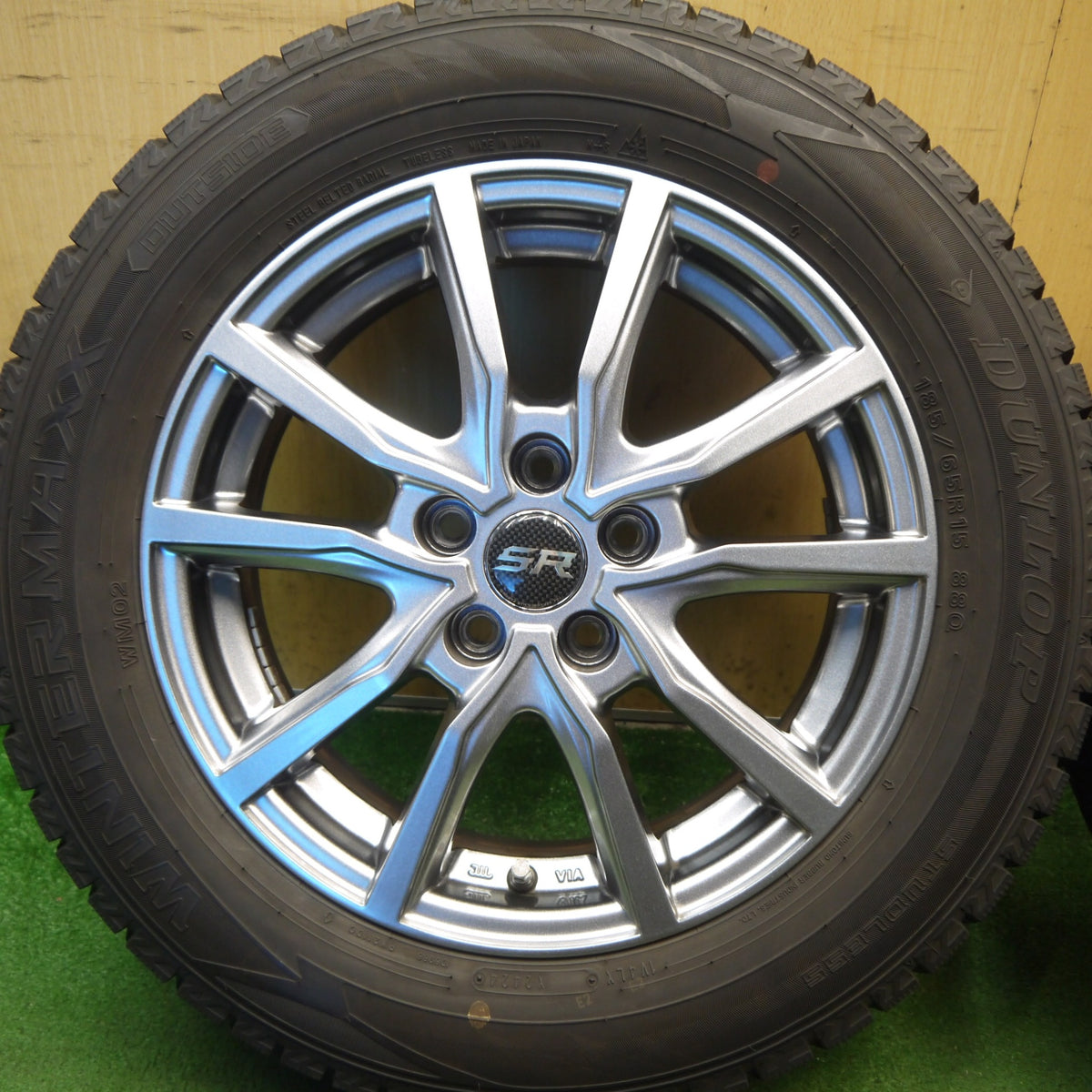 バリ溝!24年!キレイ!9.5分◎シエンタ 等 185/65R15 スタッドレス ダンロップ ウインターマックス WM02 STRANGER ストレンジャー 15インチ PCD100/5H◎6100901Hス